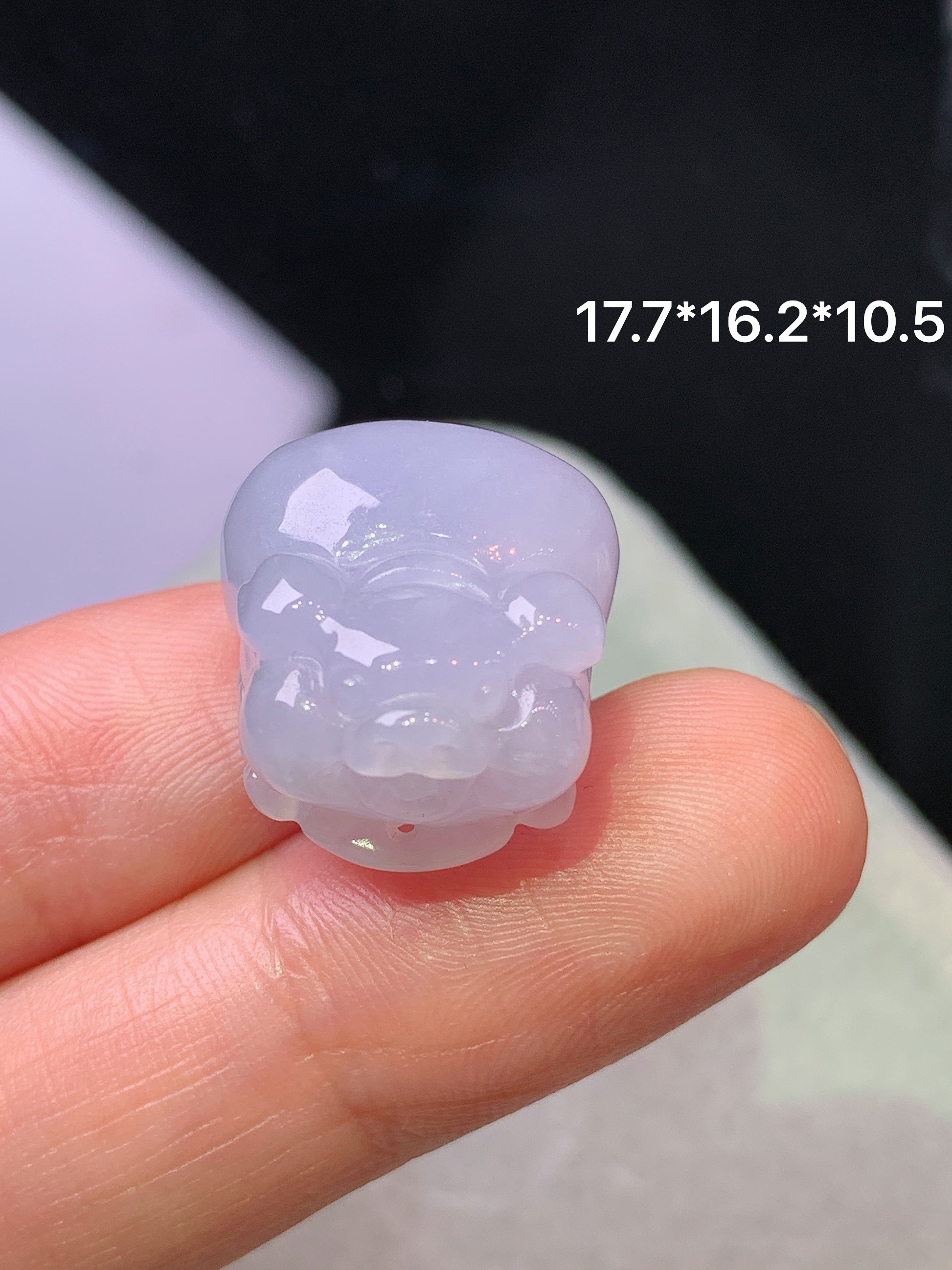 浅紫罗兰生肖猪吊坠 玉质细腻 色泽艳丽清新 整体尺寸17.7*16.2*10.5 a5