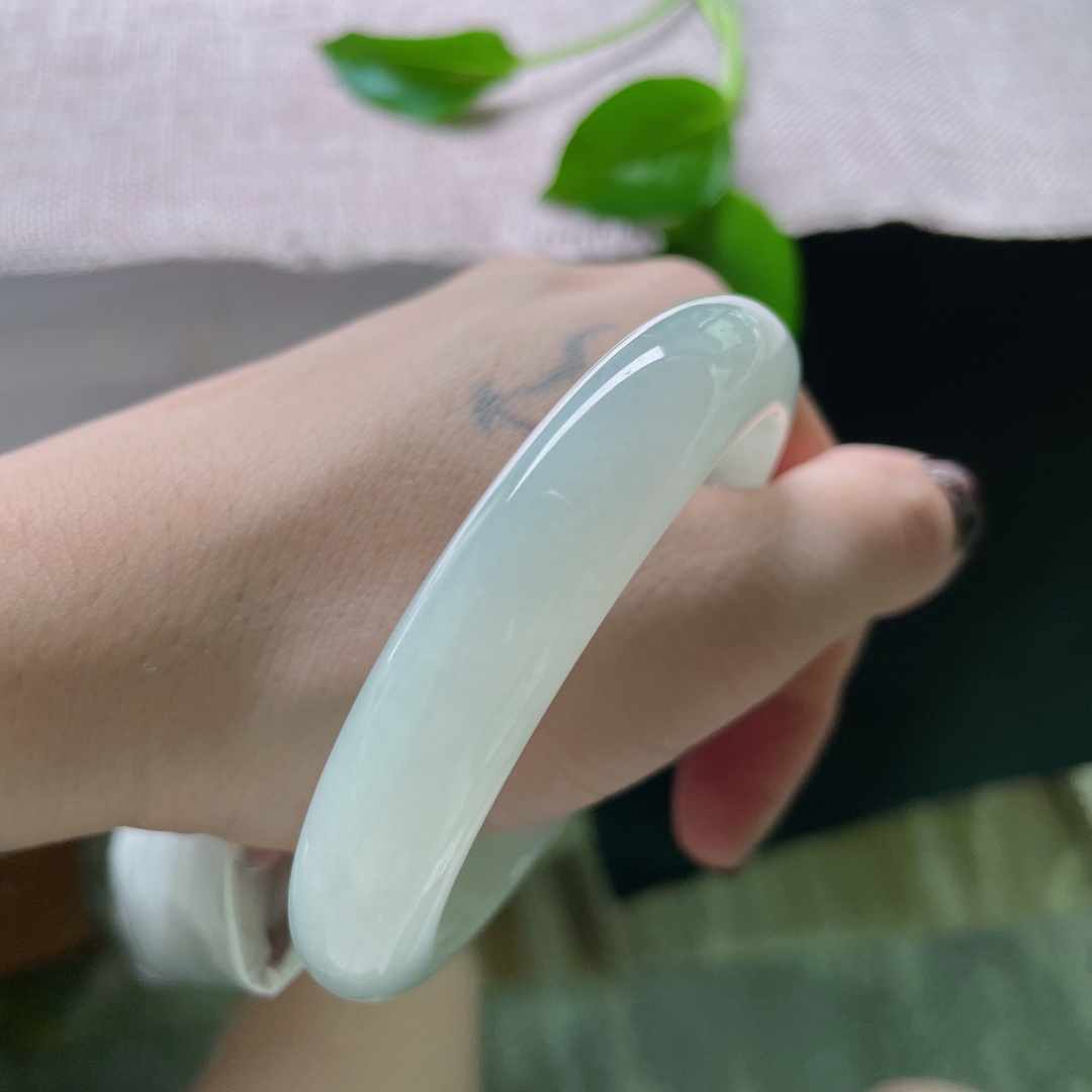 55.6/12.1/8.3，淡绿底正圈，巧笑嫣然，种老，清润，十里春风不如你，黄翡，无裂，ss57170a