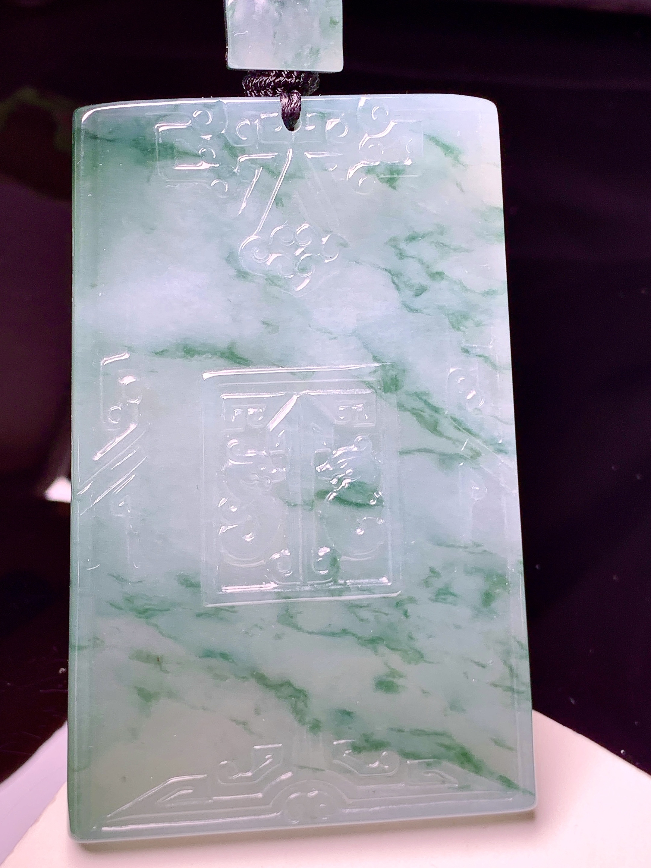 飘绿无事牌吊坠 玉质细腻 色泽艳丽清新 整体尺寸70.5*46*5.8 L1