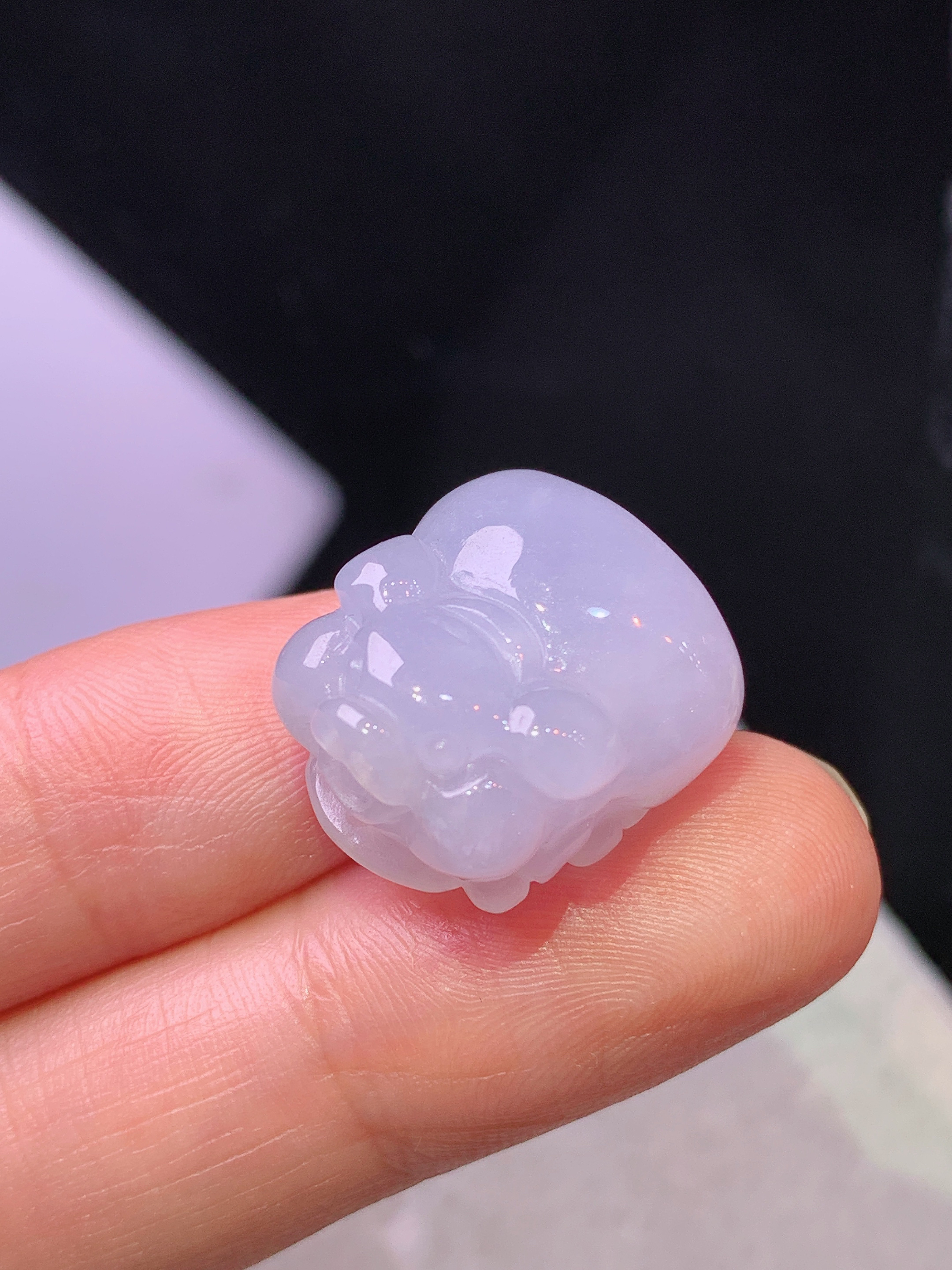 浅紫罗兰生肖猪吊坠 玉质细腻 色泽艳丽清新 整体尺寸17.7*16.2*10.5 a5