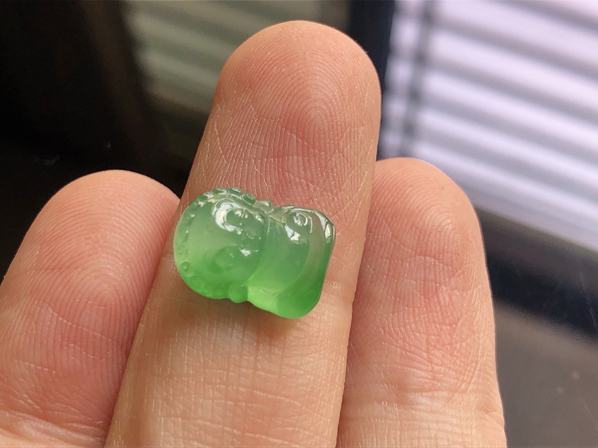 ️ 冰种阳绿宝宝佛，色泽艳阳，通透水润，玉质细腻，夺目迷人，雕工精湛，面相慈祥大气，品相，无裂，尺