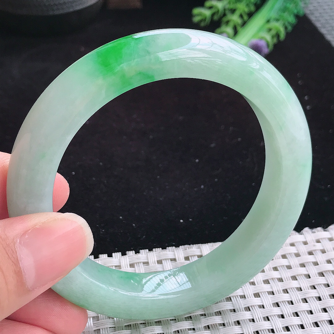 实拍A货翡翠57.5/12.2/10老坑精美辣阳绿手镯玉手镯女款平安镯