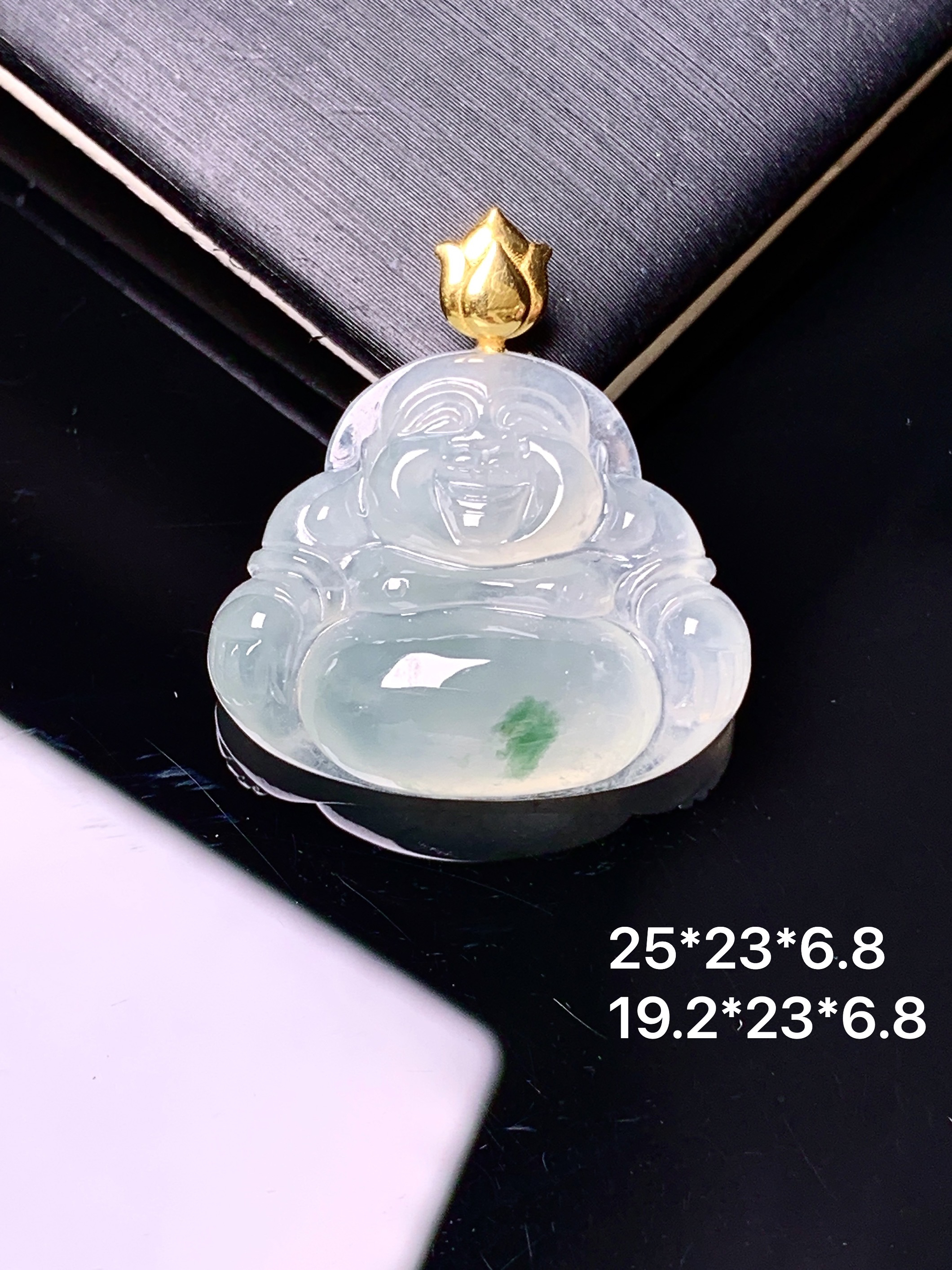 18k金钻镶嵌冰种佛公吊坠 玉质细腻 色泽艳丽清新 整体尺寸25*23*6.8 m1