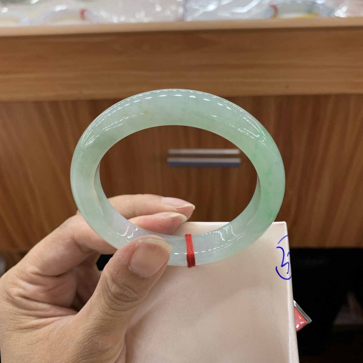 060232FN 飘绿正圈翡翠手镯 56.5-11.8-9