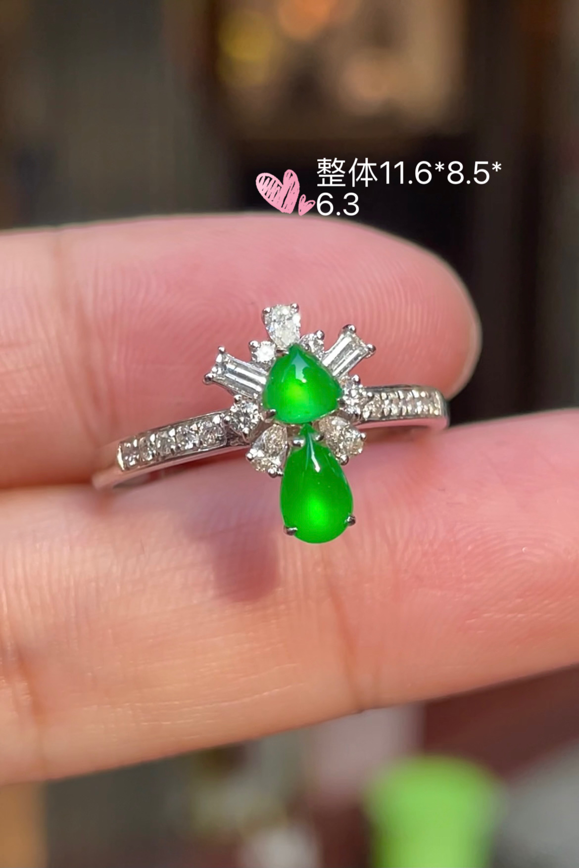 【高冰正阳绿，戒指】饱满，起光，通透水润，玉质细腻，翠色鲜艳，18k金奢华钻石镶嵌️，11.6-8