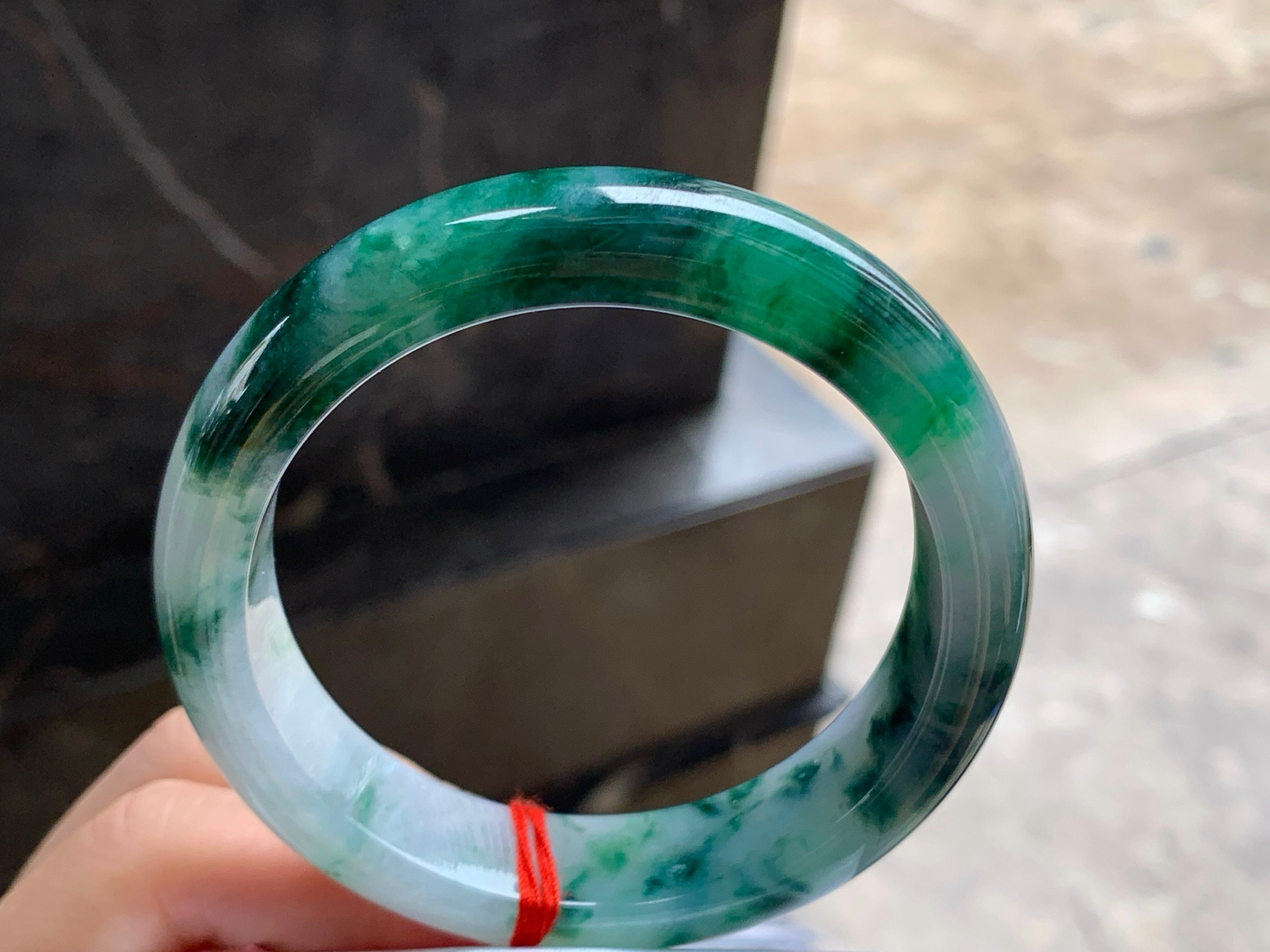 57.5-14.2-9
浓绿色手镯^_^鲜艳