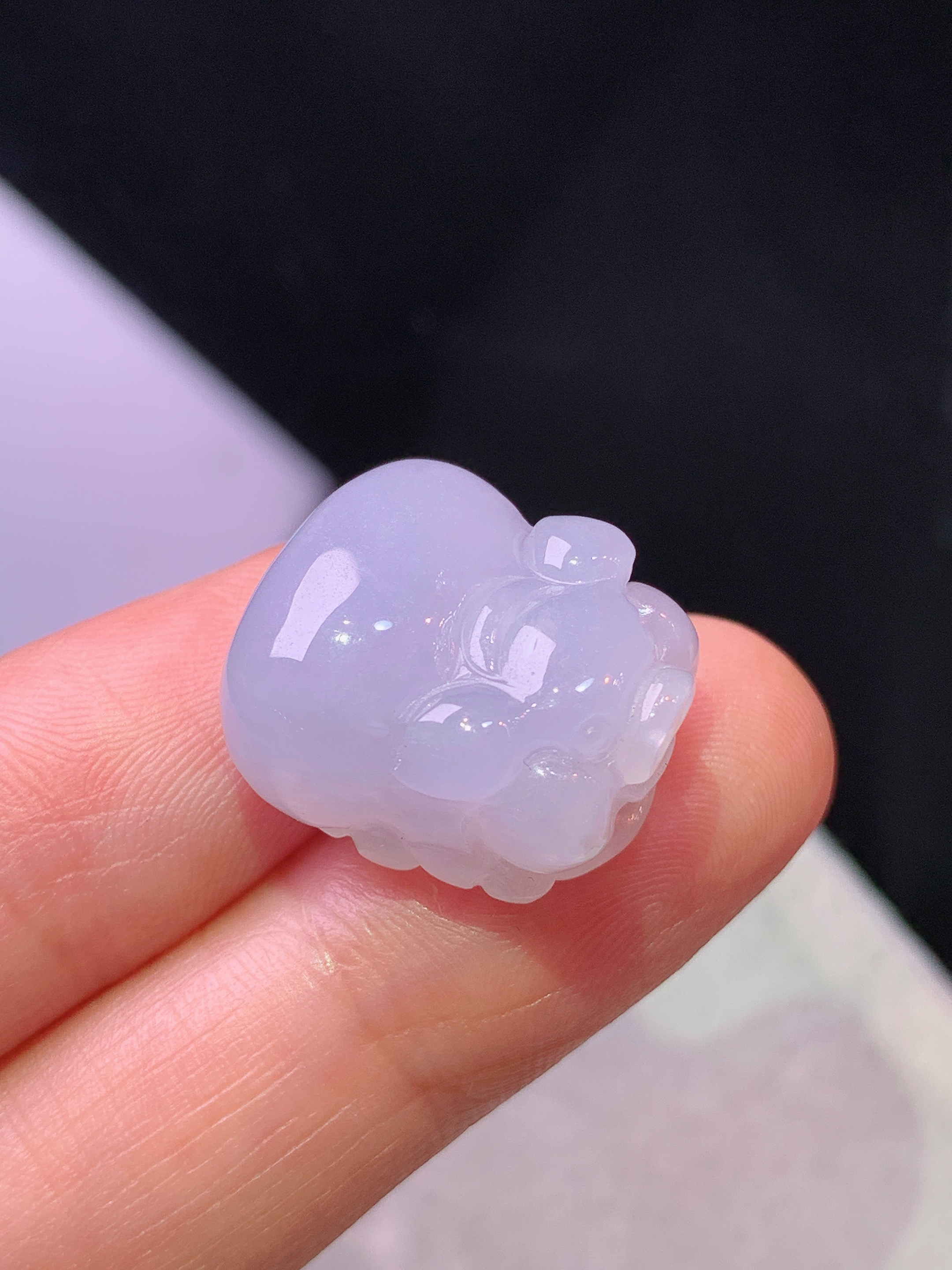 浅紫罗兰生肖猪吊坠 玉质细腻 色泽艳丽清新 整体尺寸17.7*16.2*10.5 a5