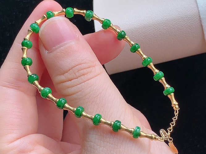 ️ 18K金伴钻迷你绿扣手串，尺寸取一4.0-2.1mm，包A附证书