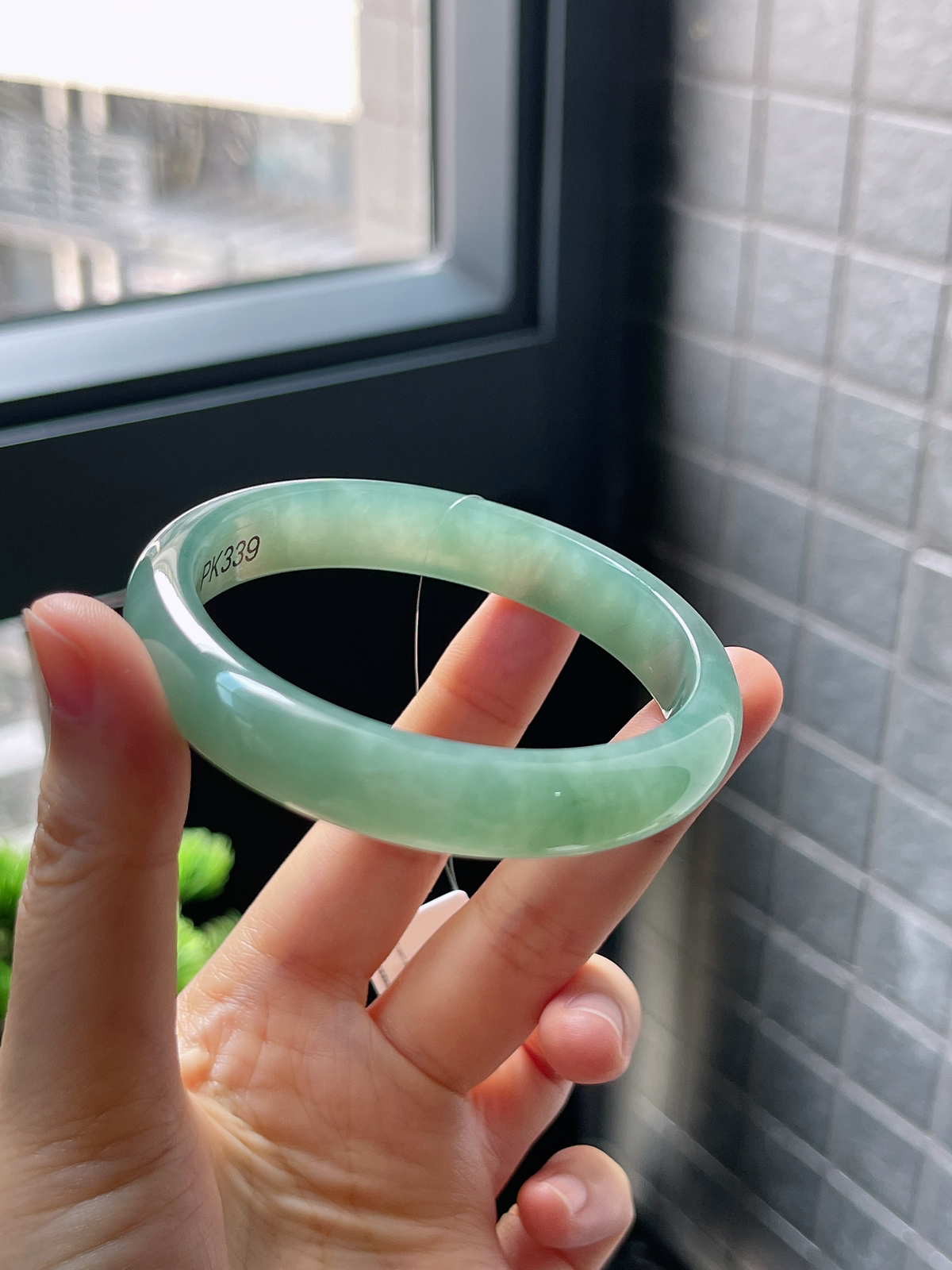 正圈56.5圈口，翡翠冰糯种绿色手镯
