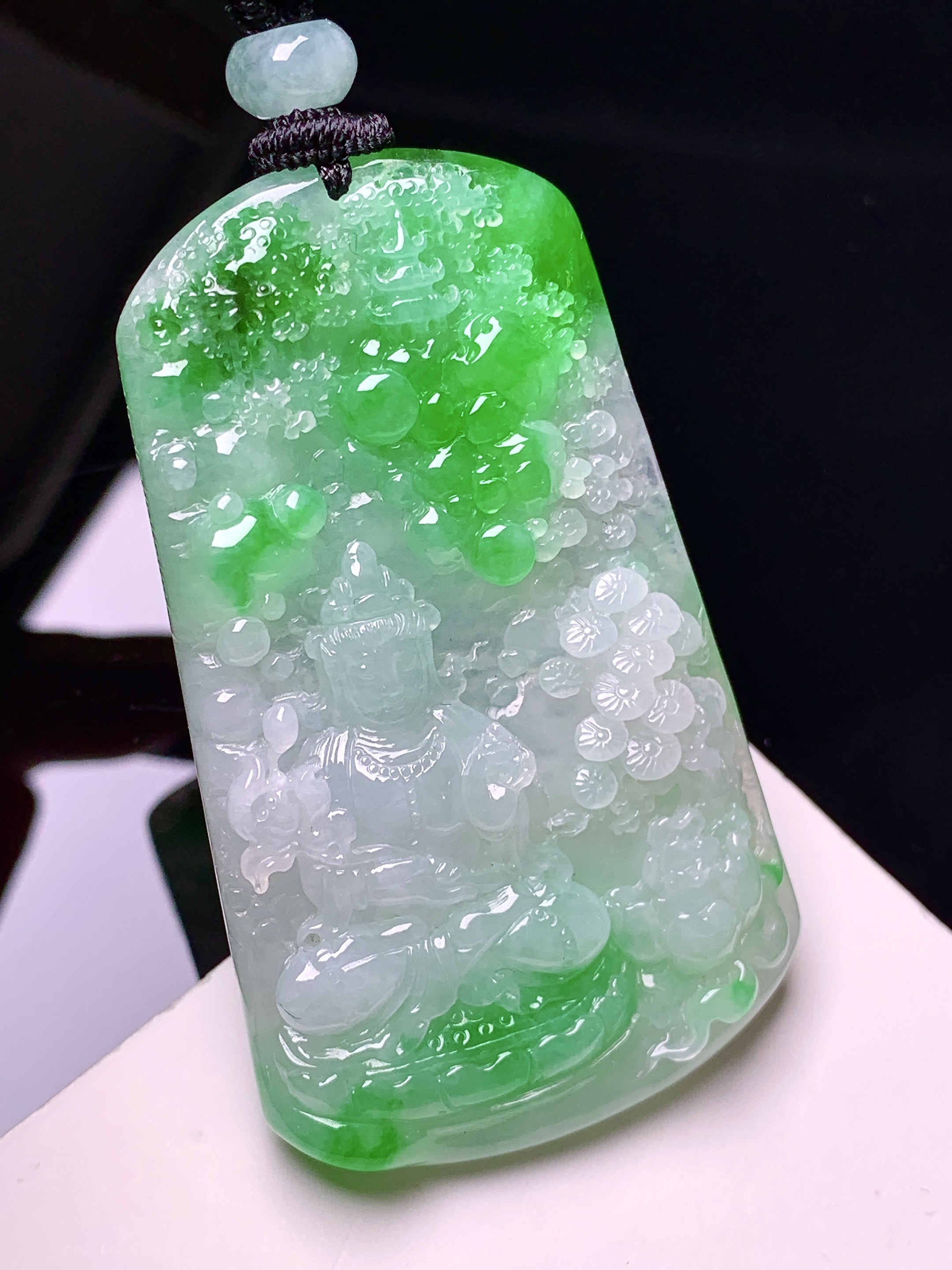 飘阳绿山水观音菩萨吊坠 玉质细腻 色泽艳丽清新 整体尺寸54.5*32.5*5.5 w1