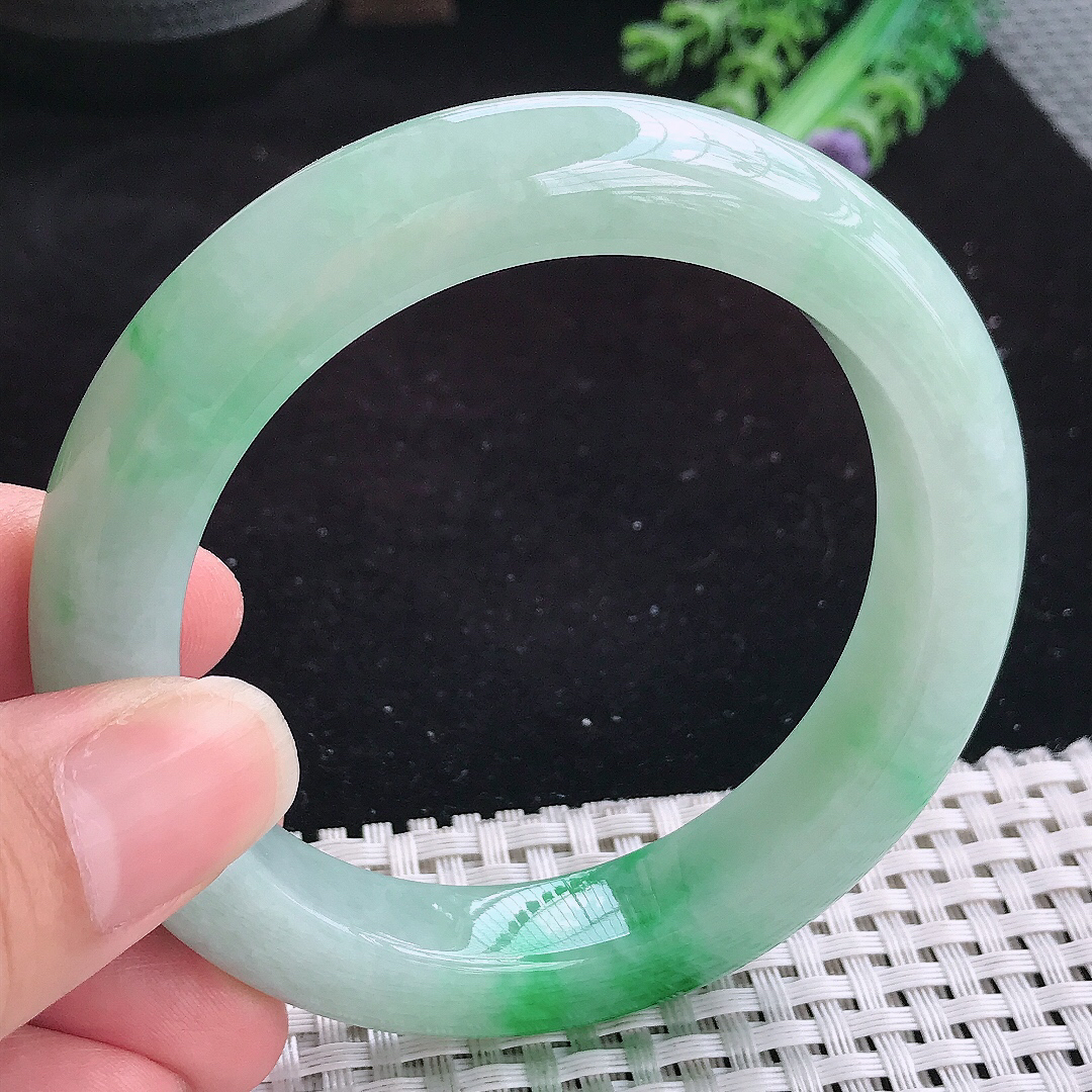实拍A货翡翠57.5/12.2/10老坑精美辣阳绿手镯玉手镯女款平安镯