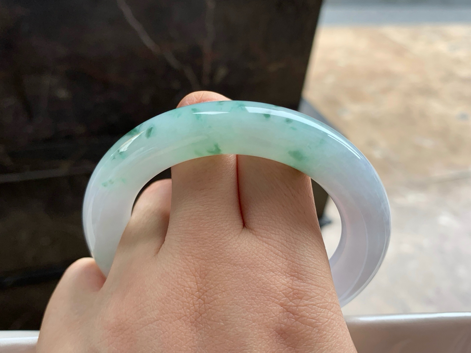 55.5-12
蓝花圆条手镯^_^细腻