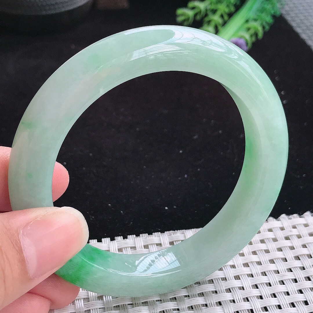 实拍A货翡翠57.5/12.2/10老坑精美辣阳绿手镯玉手镯女款平安镯