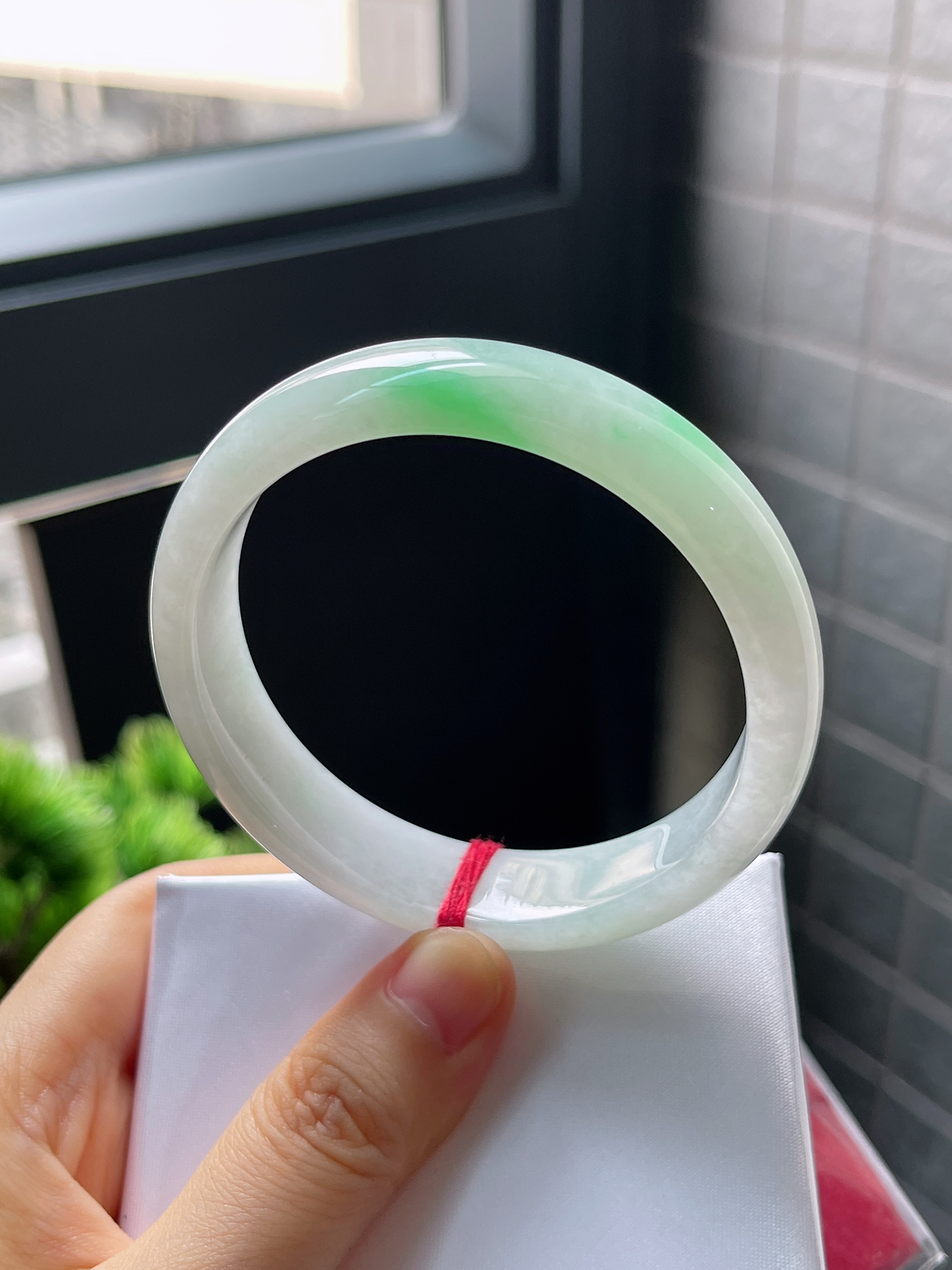圈口56.4，糯化飘花翡翠正圈手镯