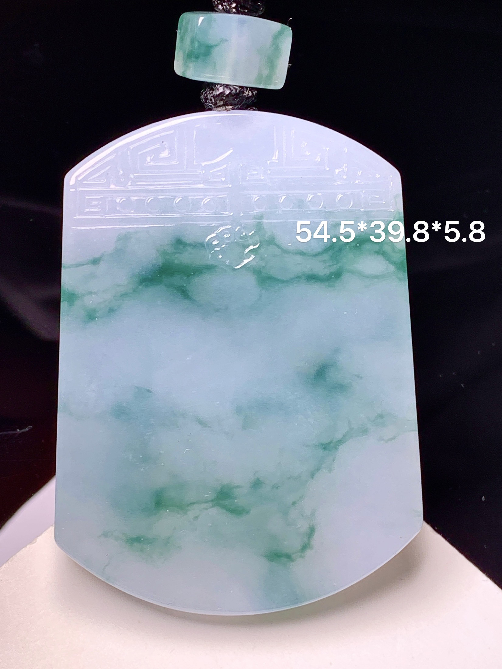 飘绿无事牌吊坠 玉质细腻 色泽艳丽清新 整体尺寸54.5*39.8*5.8 L1