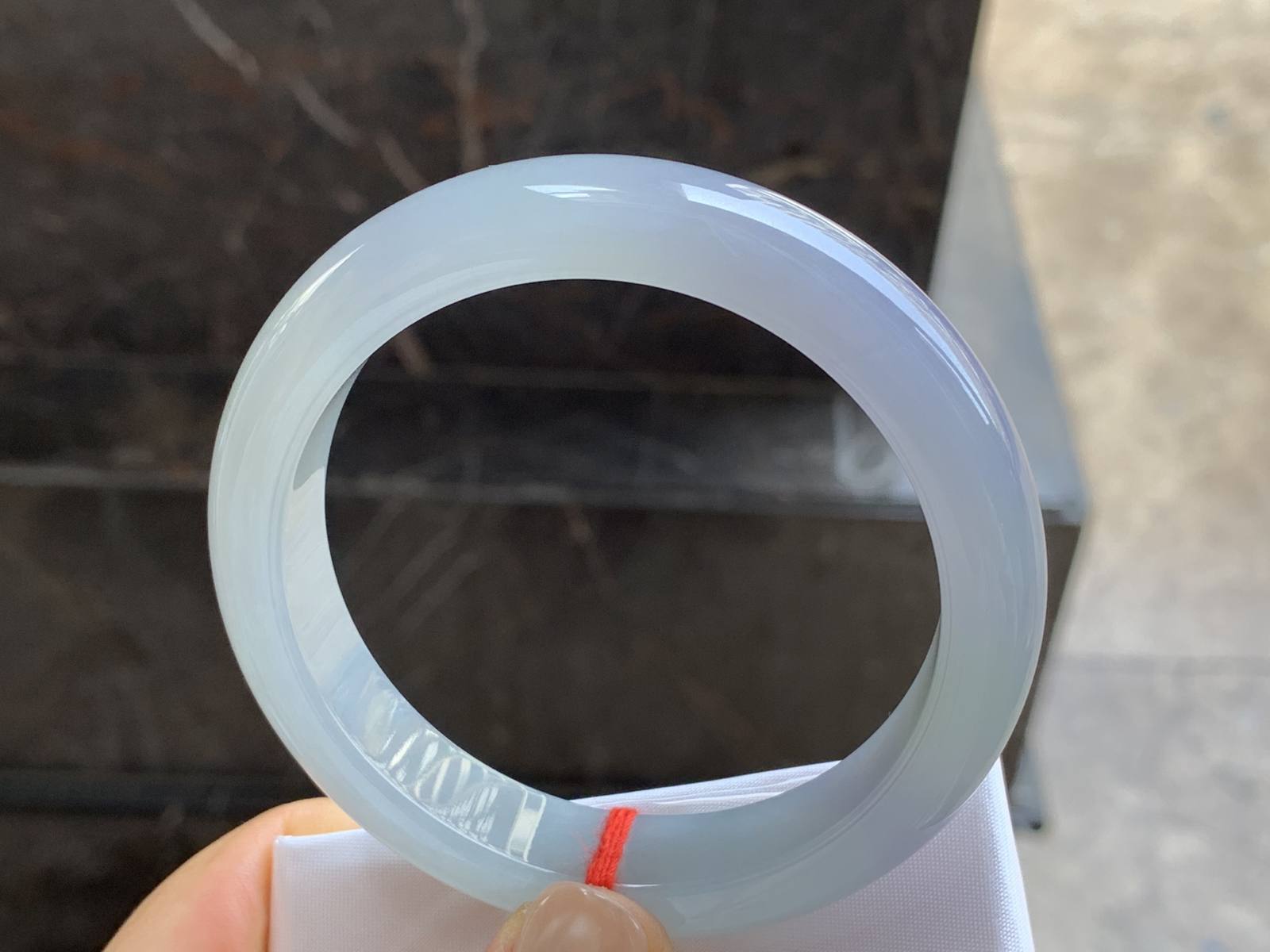 59-13-8.8mm
春色大圈口手镯 水润细腻 颜色漂亮