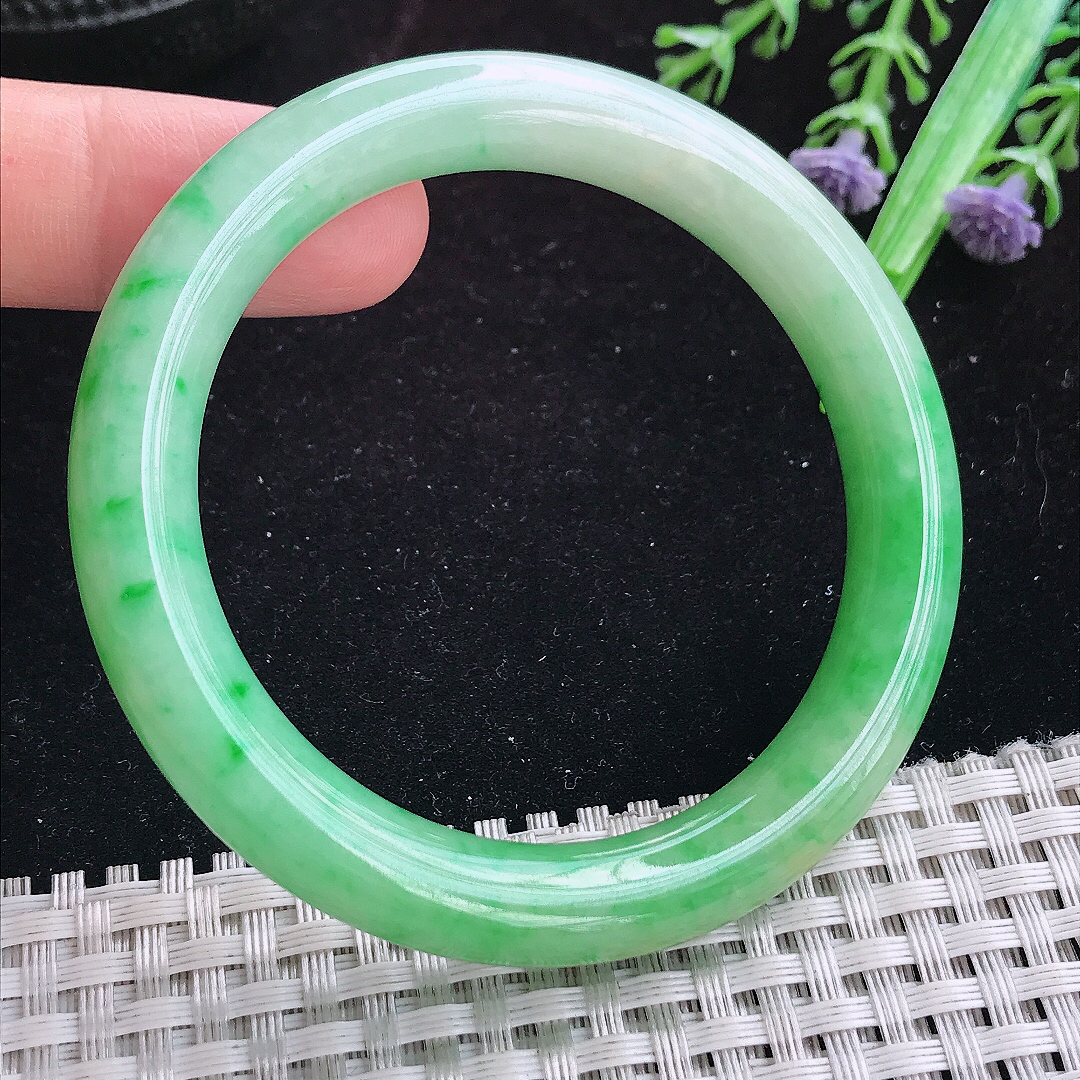 实拍A货翡翠52.5/9.2/8.9精美冰润辣阳绿圆条手镯玉手镯女款平安镯