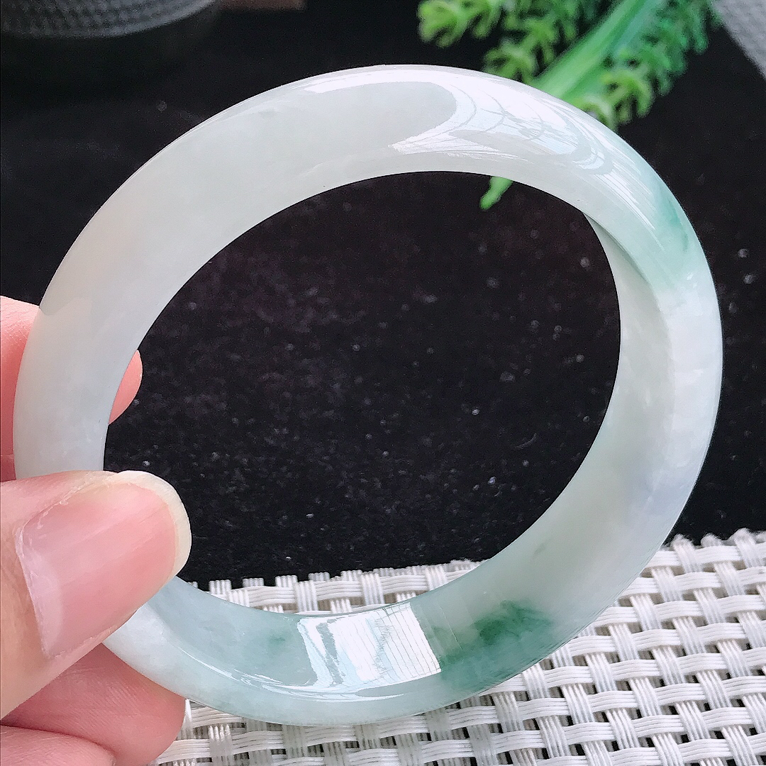 实拍A货翡翠59.5/15.8/8轮胎镯冰润飘花宽边手镯玉手镯女款平安镯