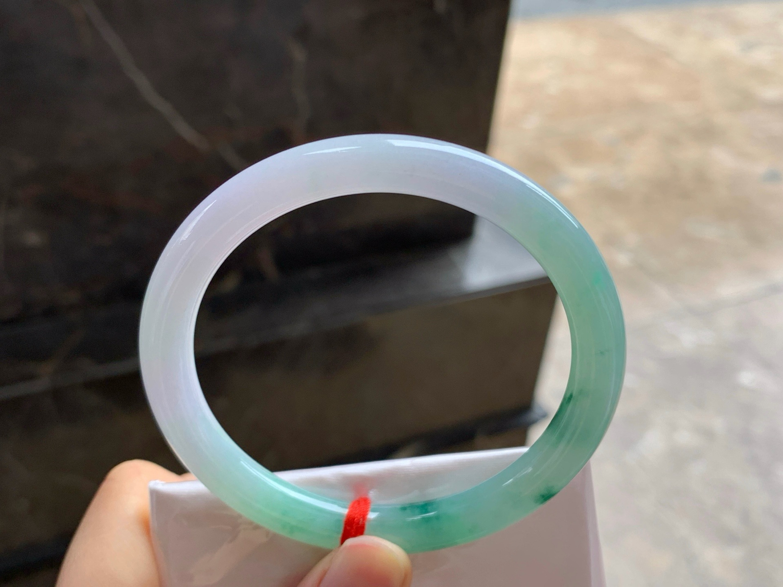 57-8
绿花圆条手镯^_^颜色好看