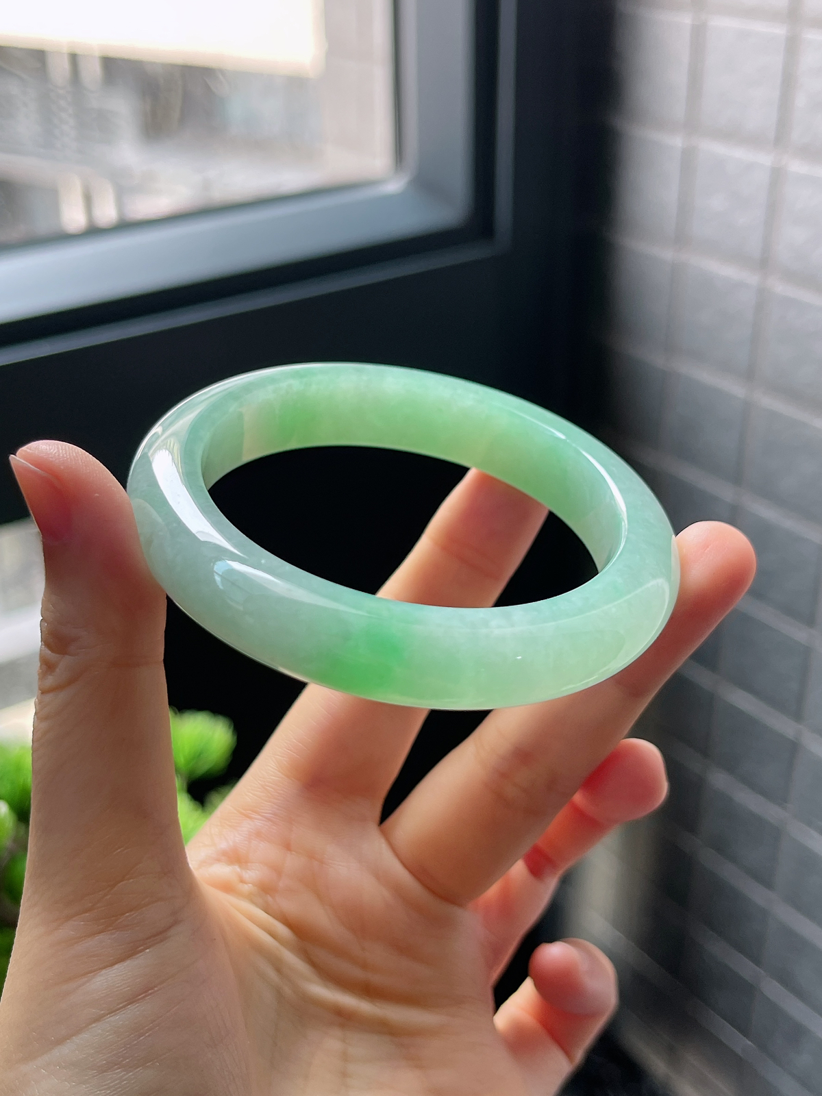 圈口53.3，冰糯果绿翡翠手镯