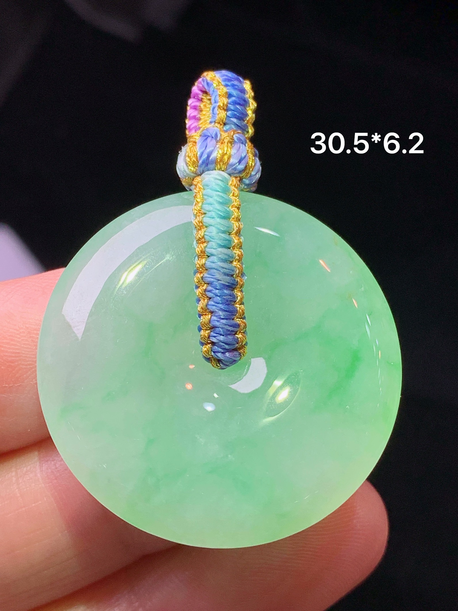 飘绿平安扣吊坠 玉质细腻 色泽艳丽清新 整体尺寸30.5*6.2 j1