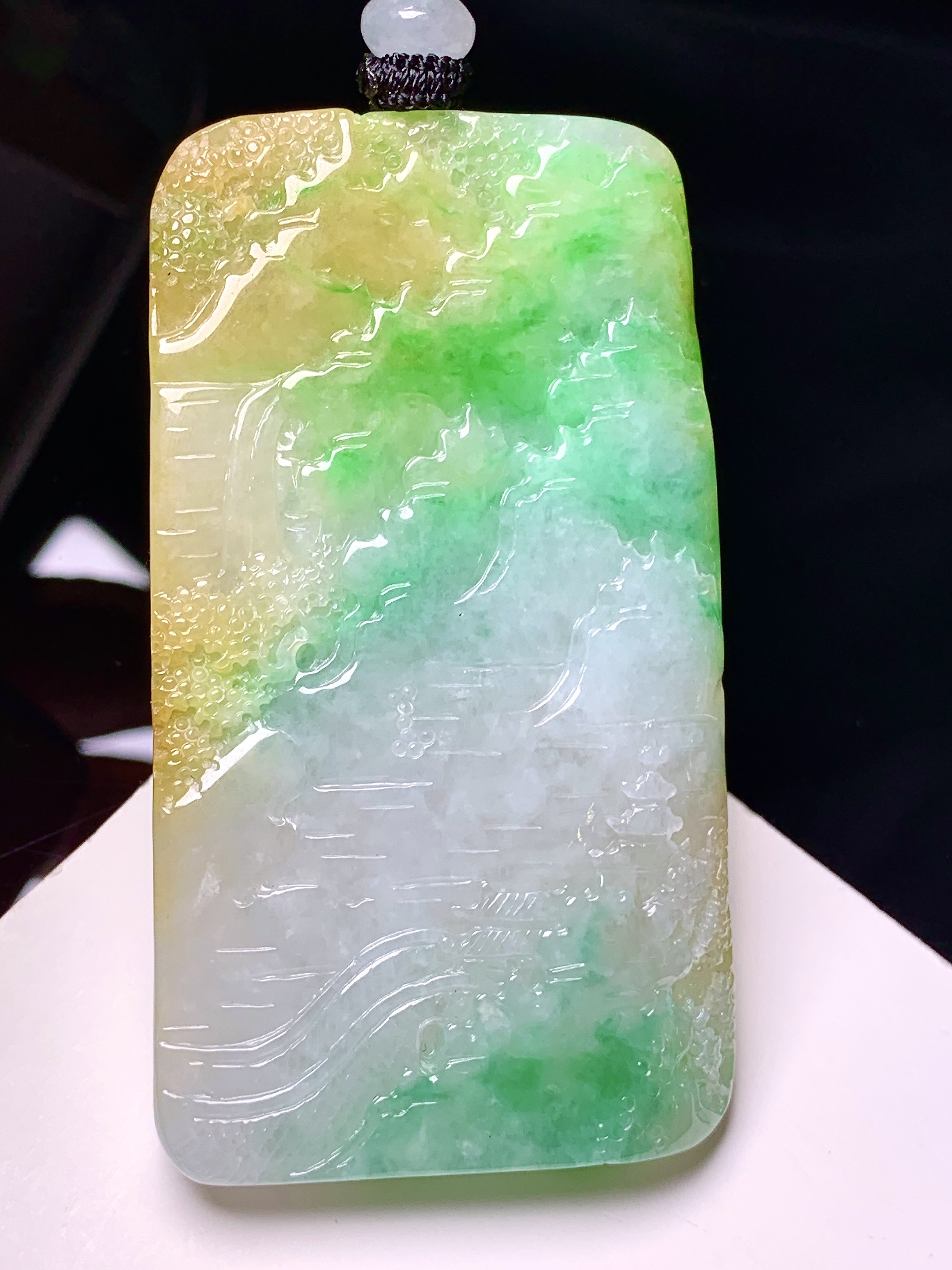 春彩山水牌子吊坠 玉质细腻 色泽艳丽清新 整体尺寸63.5*35.6*6.8 w1