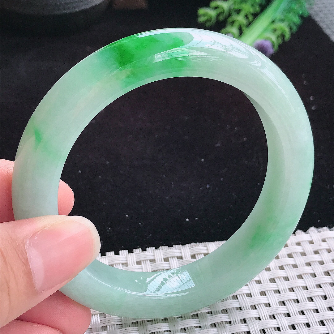 实拍A货翡翠57.5/12.2/10老坑精美辣阳绿手镯玉手镯女款平安镯