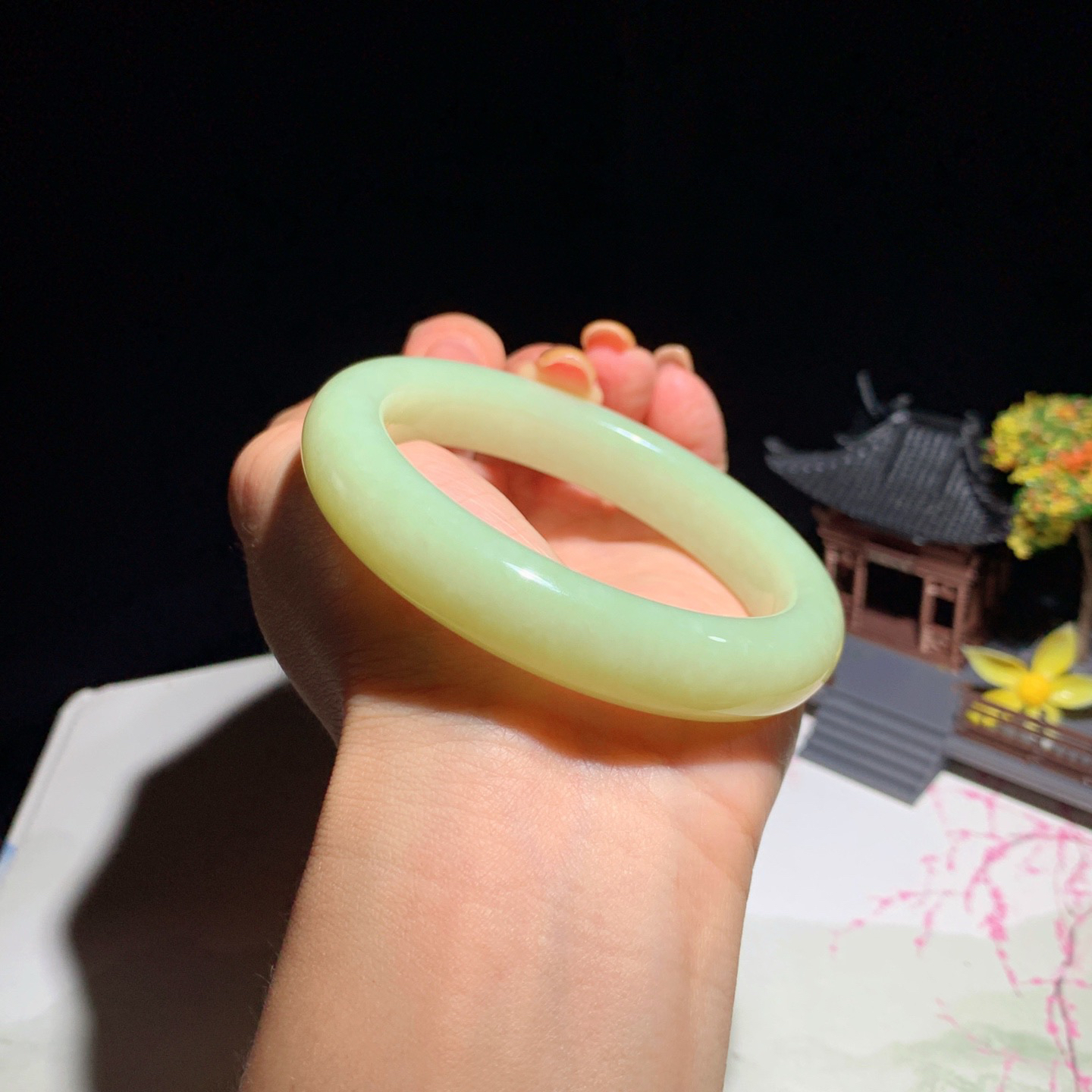 和田玉57圈黄口料手镯！玉质细腻油润 底色纯净 无裂无黑 脂粉好，品质高。
