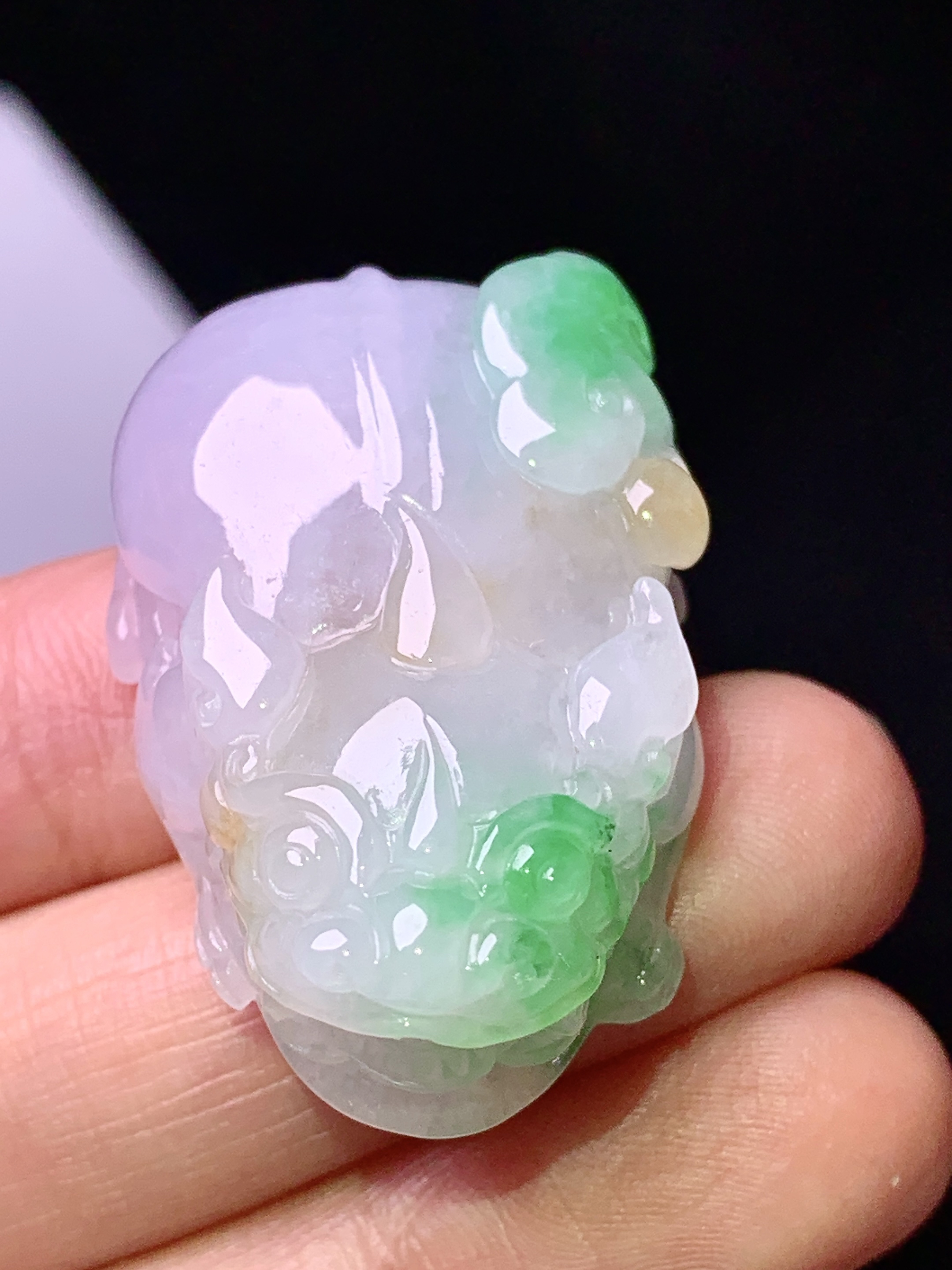 飘黄绿翡貔貅吊坠 玉质细腻 色泽艳丽清新 整体尺寸36.2*25*11.8 a5