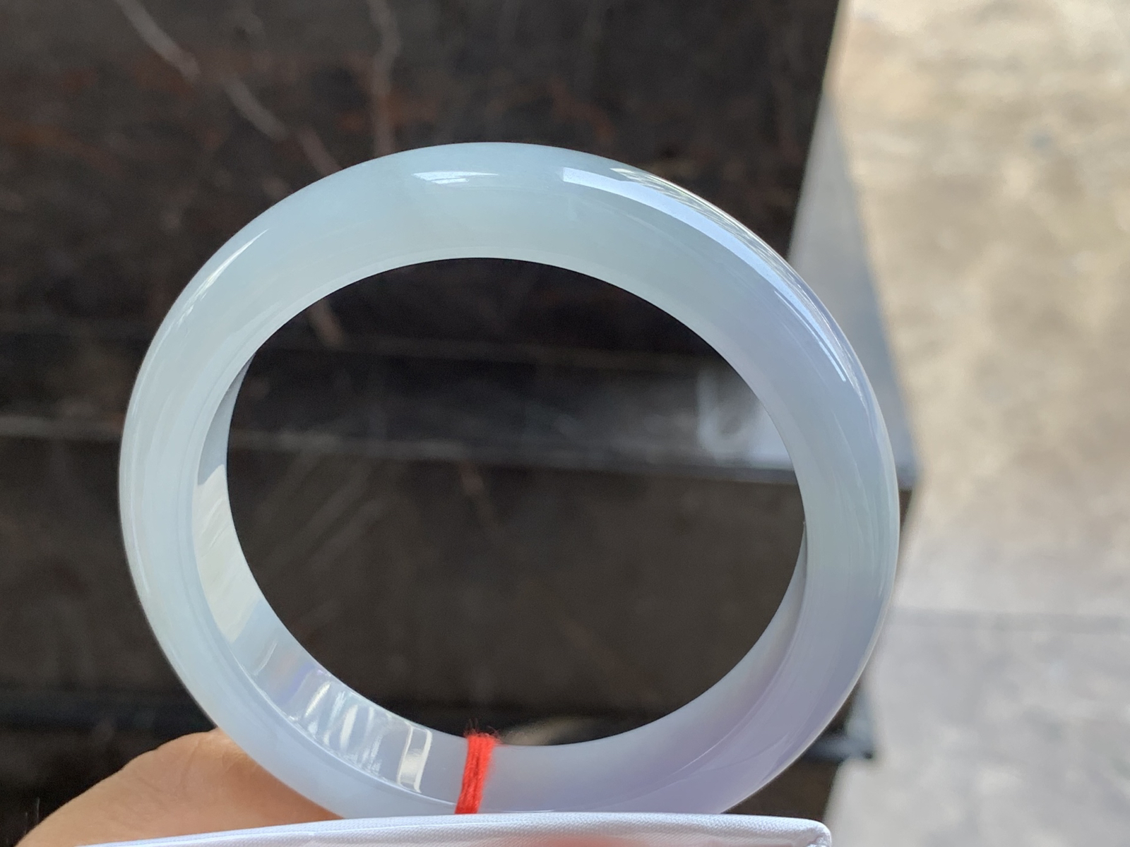 59-13-8.8mm
春色大圈口手镯 水润细腻 颜色漂亮