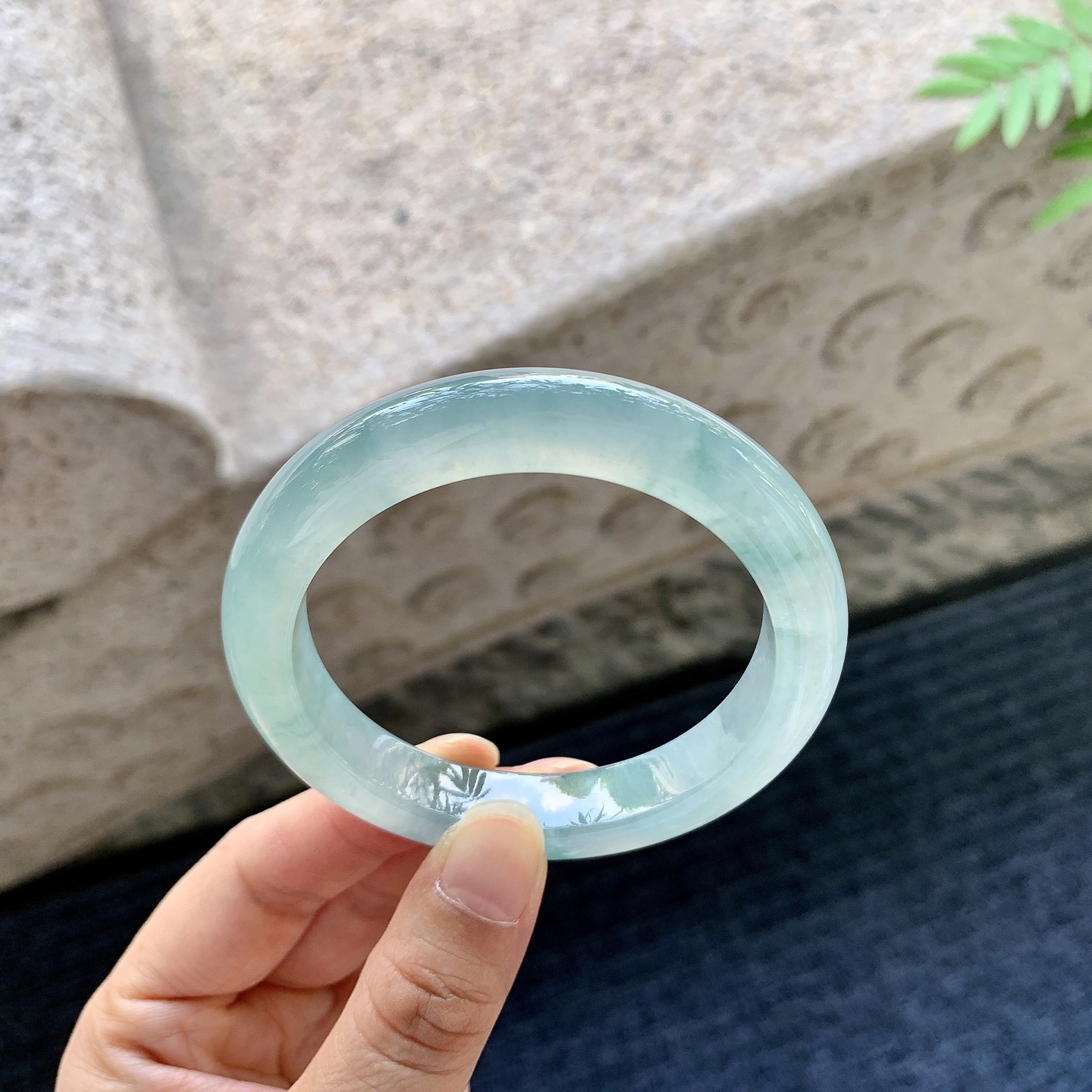 正圈53 54，圈口54.8/10.7/8.7，编码C5081485，冰糯晴绿，水润，种老，细腻，打灯有絮线