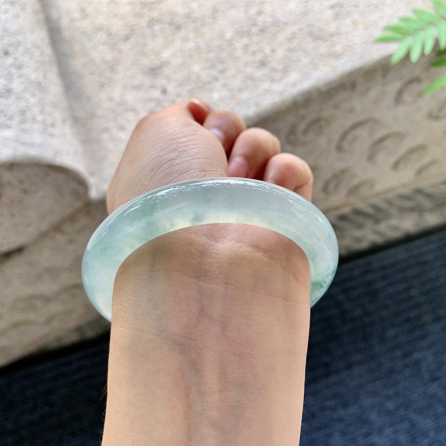 正圈53 54，圈口54.8/10.7/8.7，编码C5081485，冰糯晴绿，水润，种老，细腻，打灯有絮线