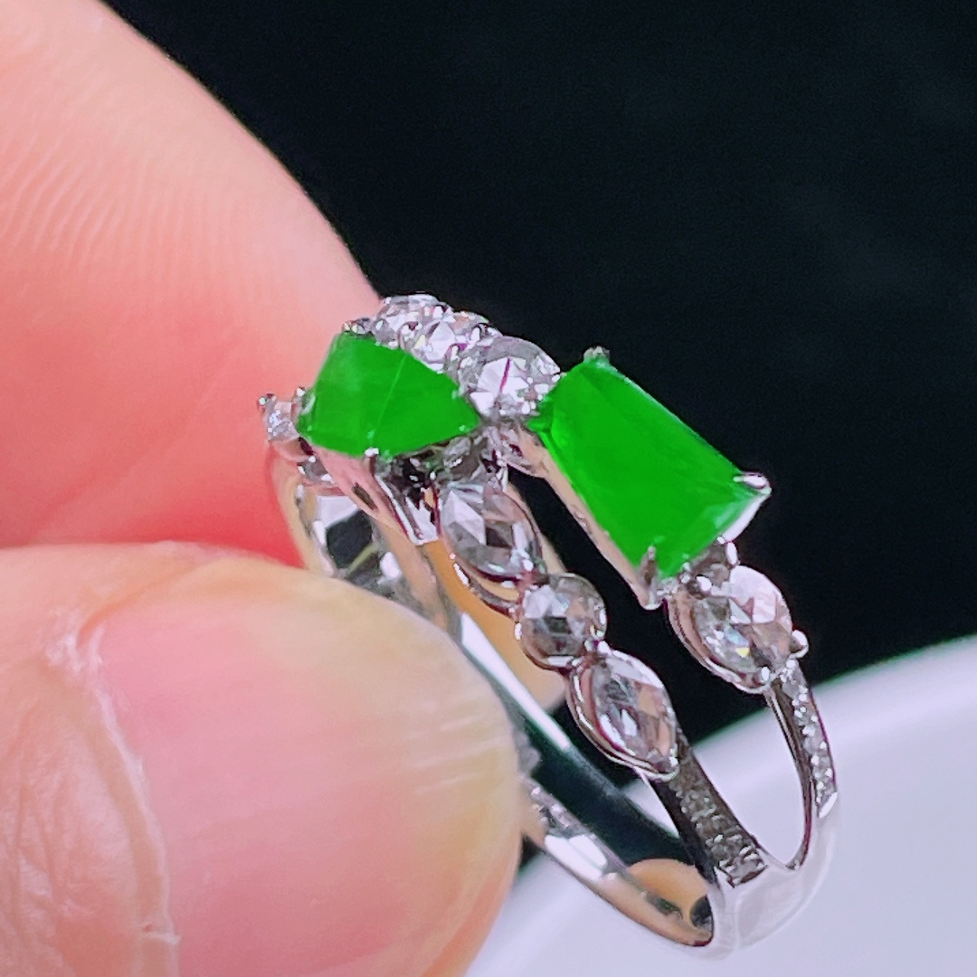 ️冰绿戒指，老种起光，细底通透，尺寸：裸石6.4/4.2/2.5mm0603
