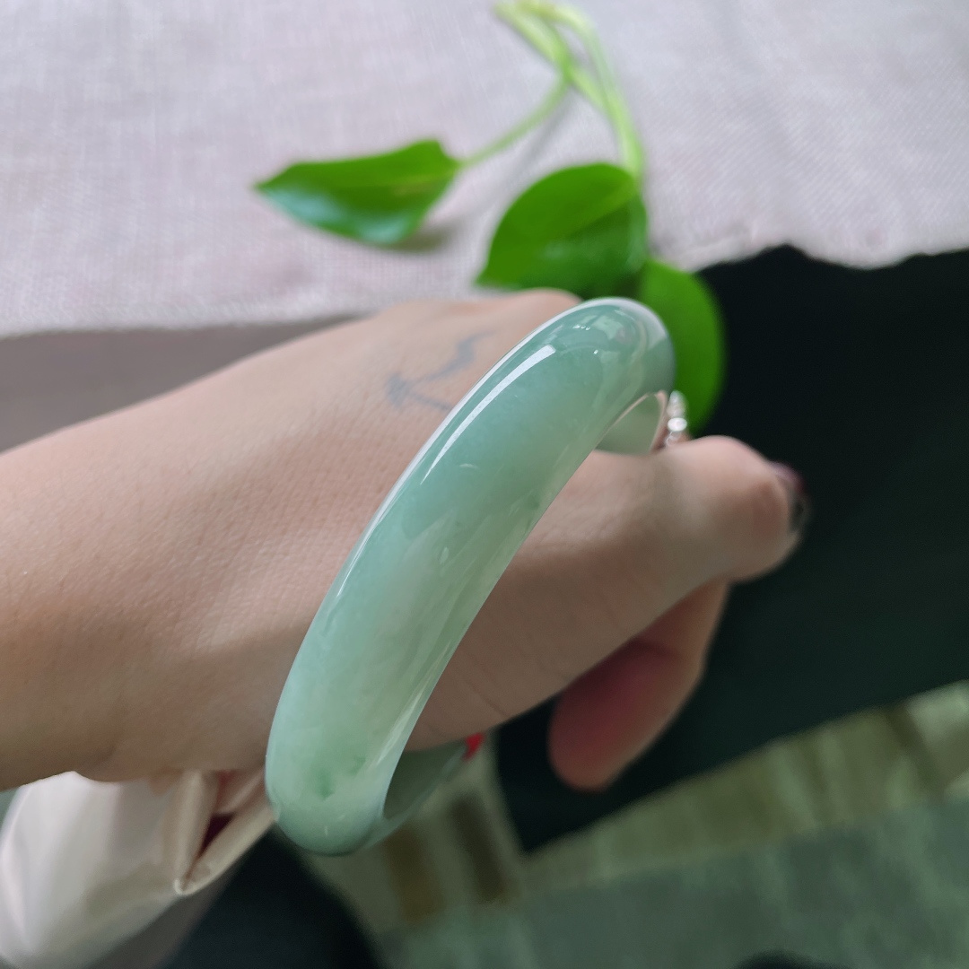 54.6/12.2/7.9，淡绿底正圈，水润，是腕上的一圈诗意，宁静致远。有纹，ss54035a