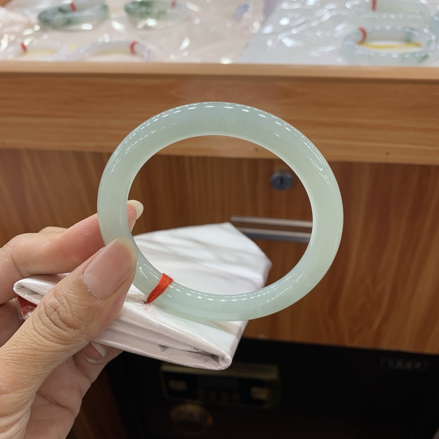 060203MMJ 绿底圆条翡翠手镯 58.3-8.8