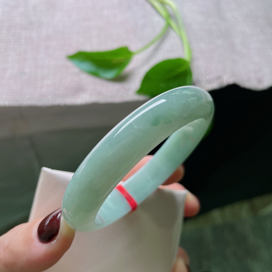 54.6/12.2/7.9，淡绿底正圈，水润，是腕上的一圈诗意，宁静致远。有纹，ss54035a