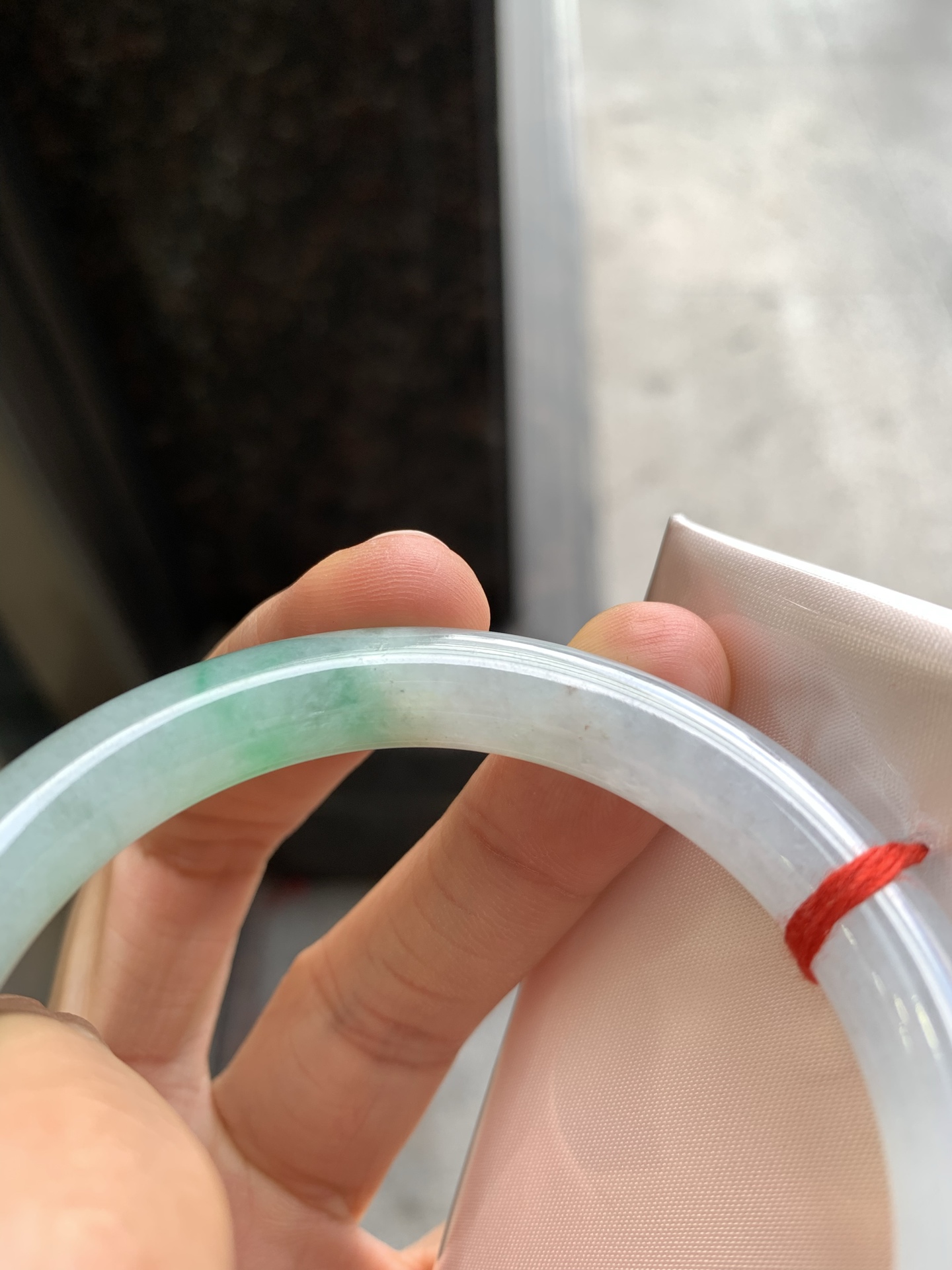 圆条冰飘绿 有矿点微扣 尺寸：54.2/19.4/9 冰润