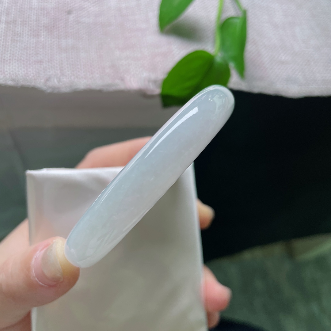 57.9/11.6/7.8，白底青正圈，水润。干净清透泛光，出淤泥而不染，棉根，ss53791a