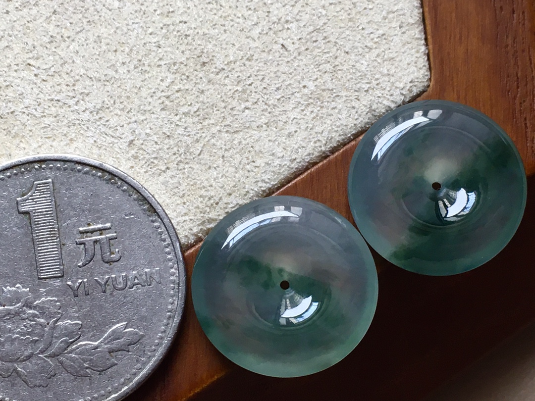️ 飘彩怀古一对 飘彩十分漂亮，胶感十足，无裂，尺寸17*4、16.7*4