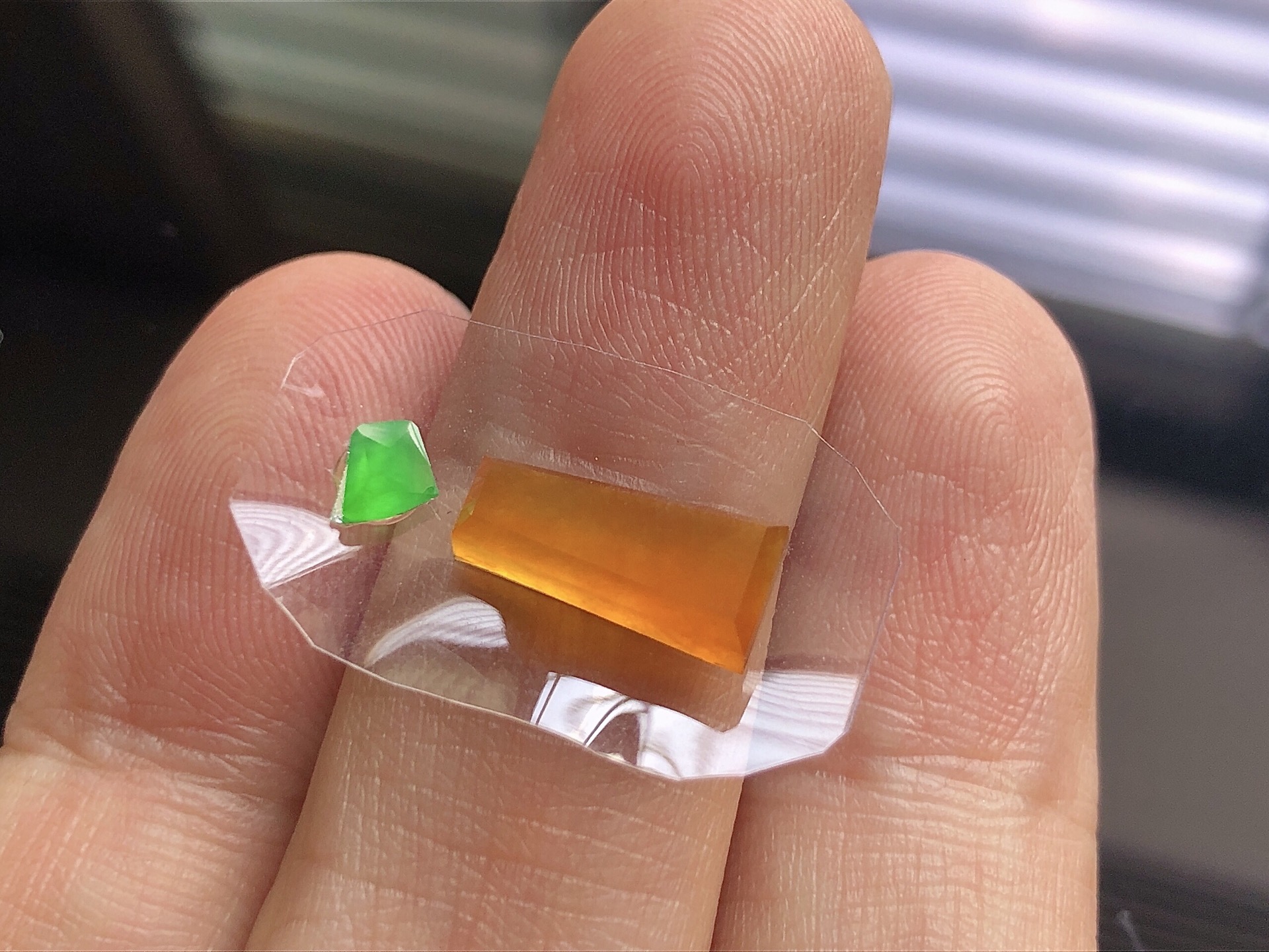 ️ 黄翡平安牌， 色泽极美，通透水润，玉质细腻，夺目迷人，镶嵌效果，品相，无裂，尺寸12.1*5.6*3.5