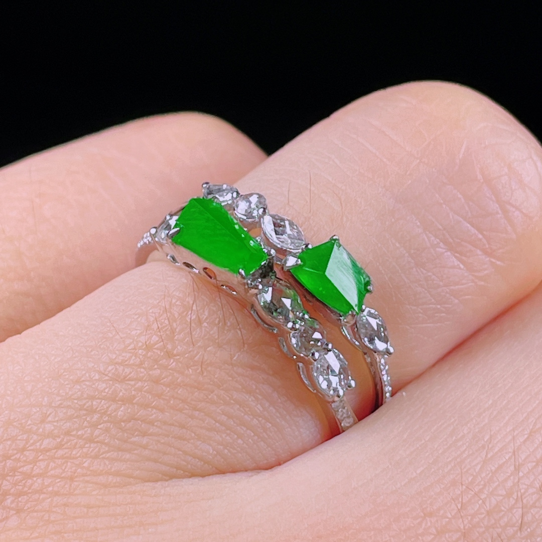 ️冰绿戒指，老种起光，细底通透，尺寸：裸石6.4/4.2/2.5mm0603