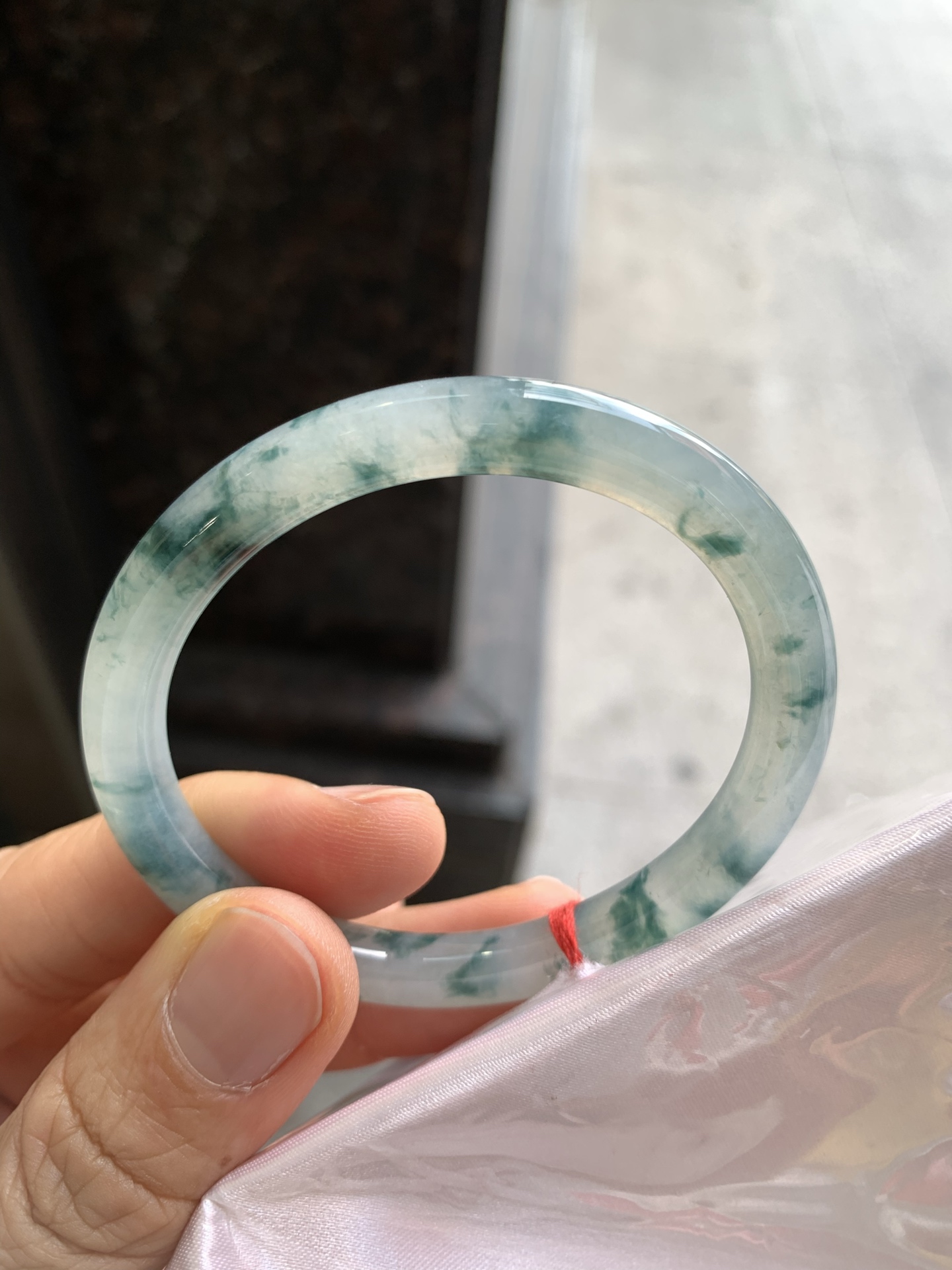 贵妃圆扁条飘花 无裂 尺寸：52/45/6.8/7.3 花色漂亮
