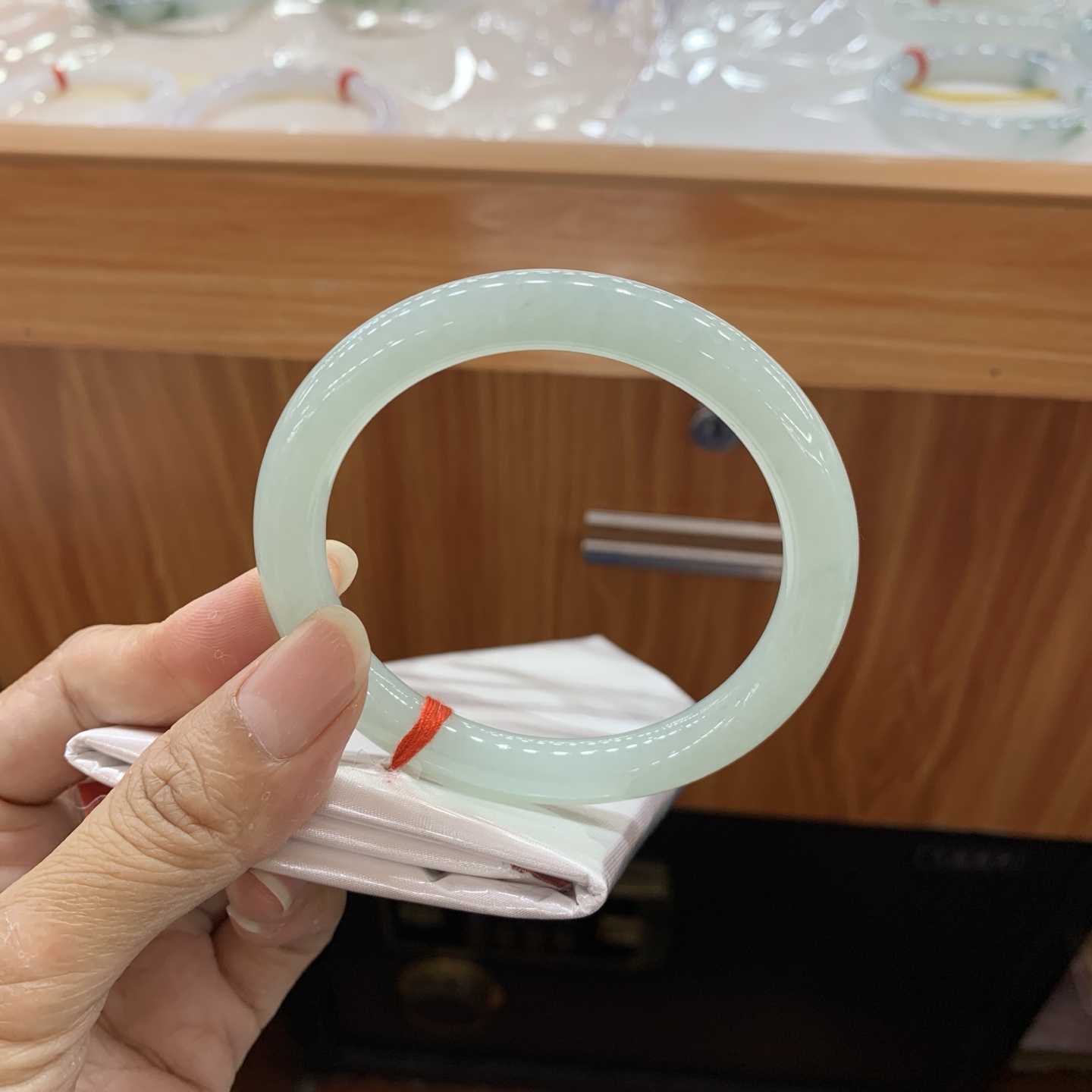 060203MMJ 绿底圆条翡翠手镯 58.3-8.8