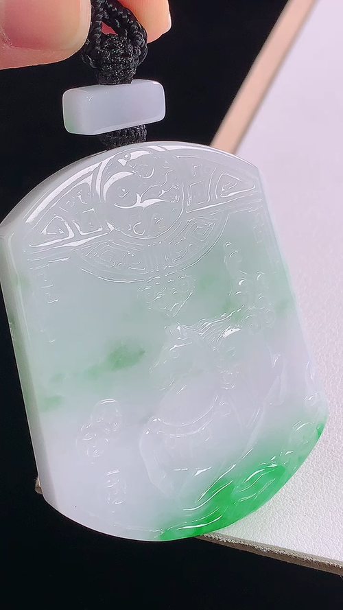 冰飘绿马牌，无裂，尺寸:56.5-44.3-10.6mm