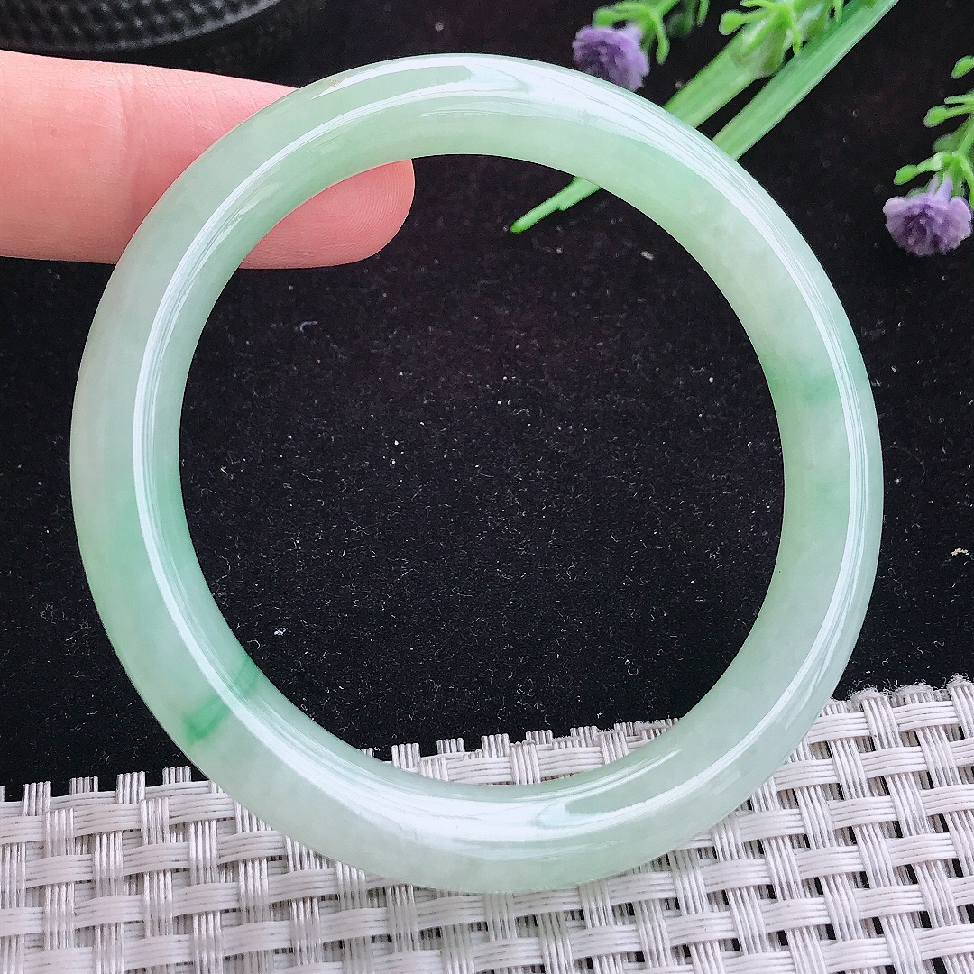 实拍A货翡翠55.5/8.8/8.6老坑冰胶飘阳绿圆条手镯玉手镯女款平安镯