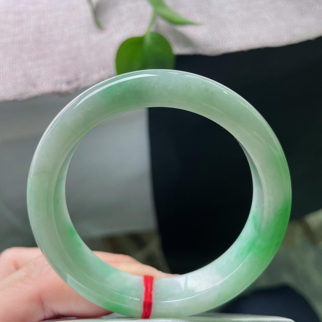 53.8/12.7/8.4飘绿正圈，颜色艳丽，光彩夺目，水润，细腻，贵气，晶体纹，ss54260a