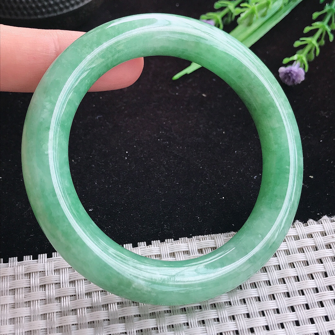 实拍A货翡翠57/11.5精美温润满绿圆条手镯玉手镯女款平安镯