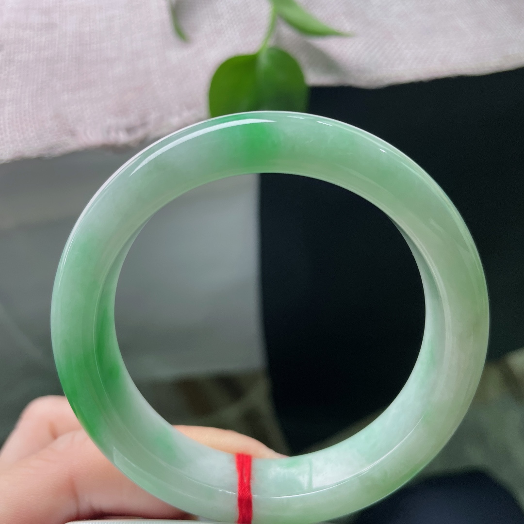 53.8/12.7/8.4飘绿正圈，颜色艳丽，光彩夺目，水润，细腻，贵气，晶体纹，ss54260a