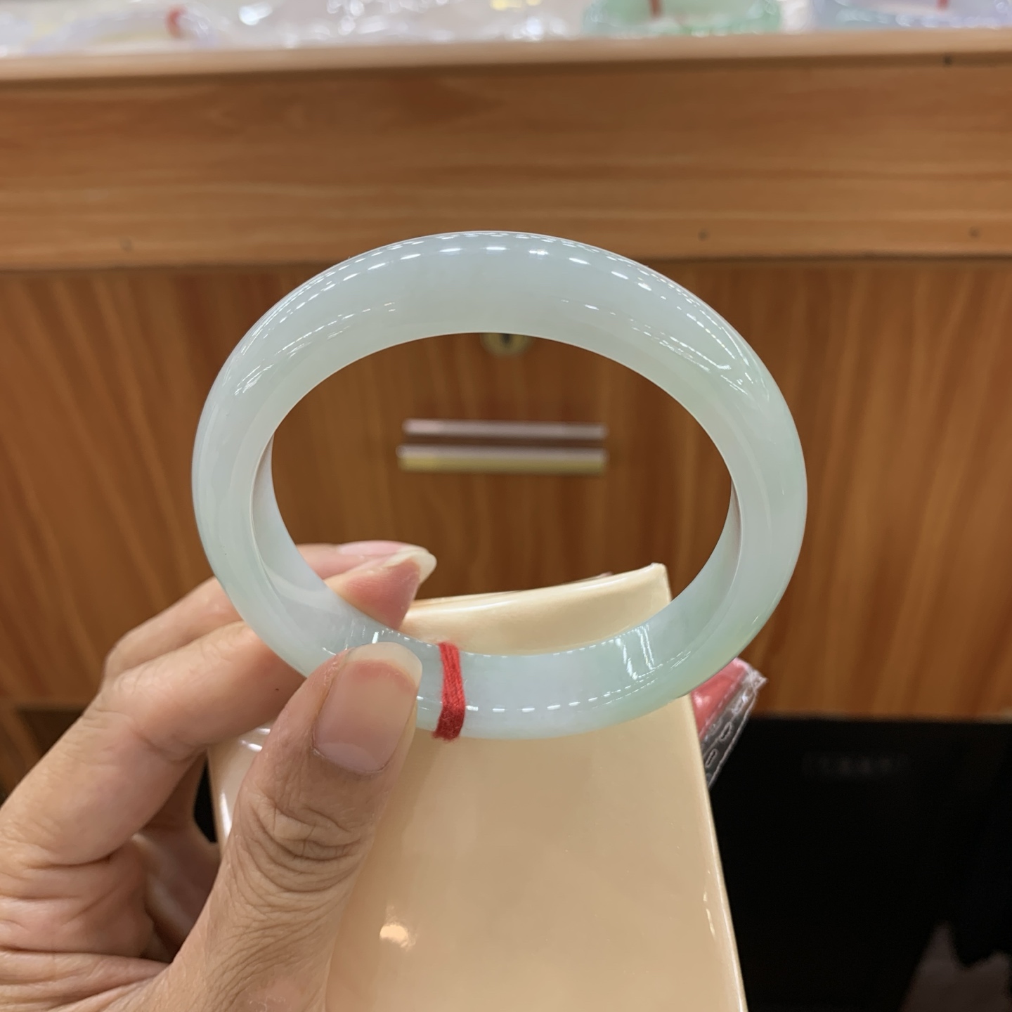 060308FN 湖水绿正圈大圈口翡翠手镯 59-12.5-8.3