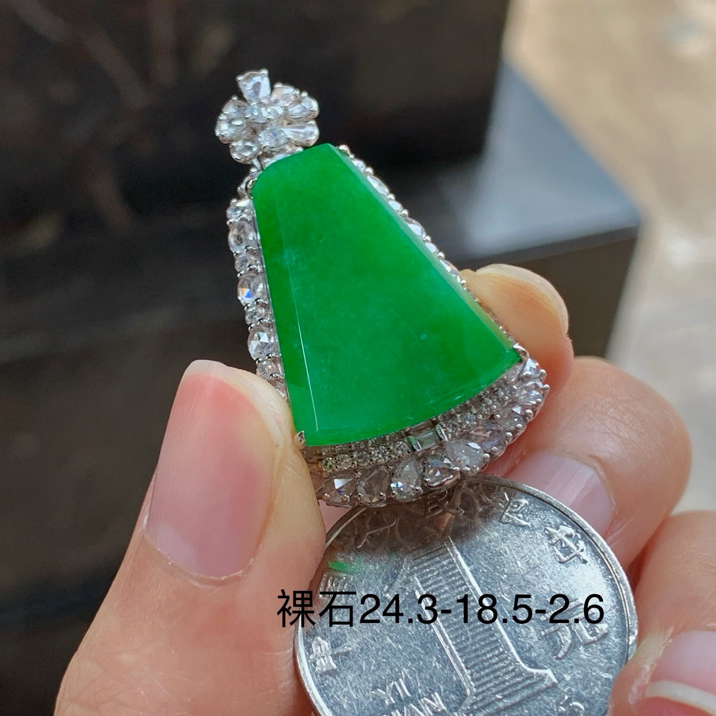 辣绿色无事牌^_^鲜艳 玉质温润